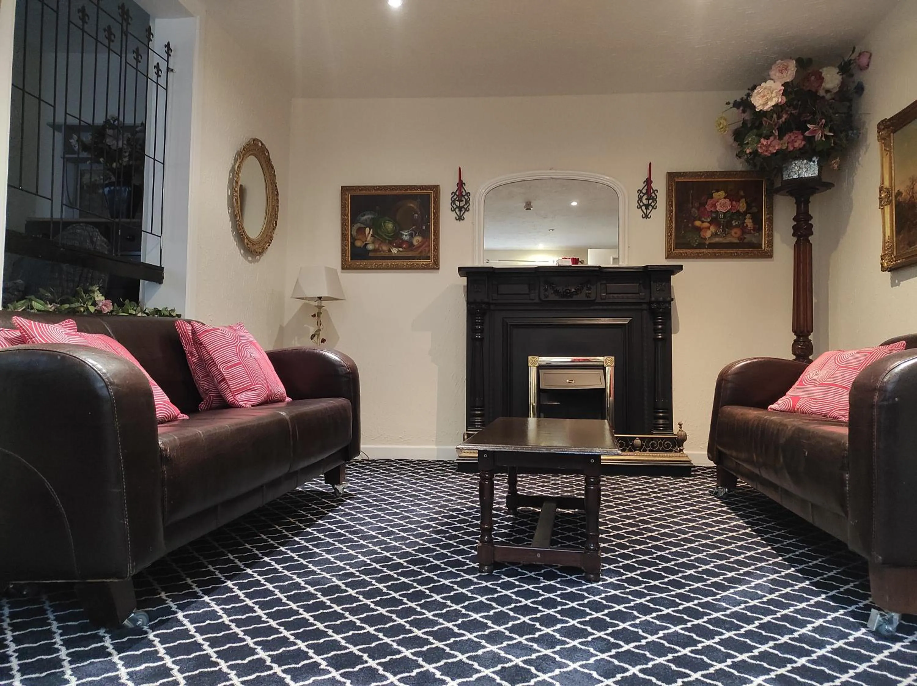 Communal lounge/ TV room in Ashley Hotel