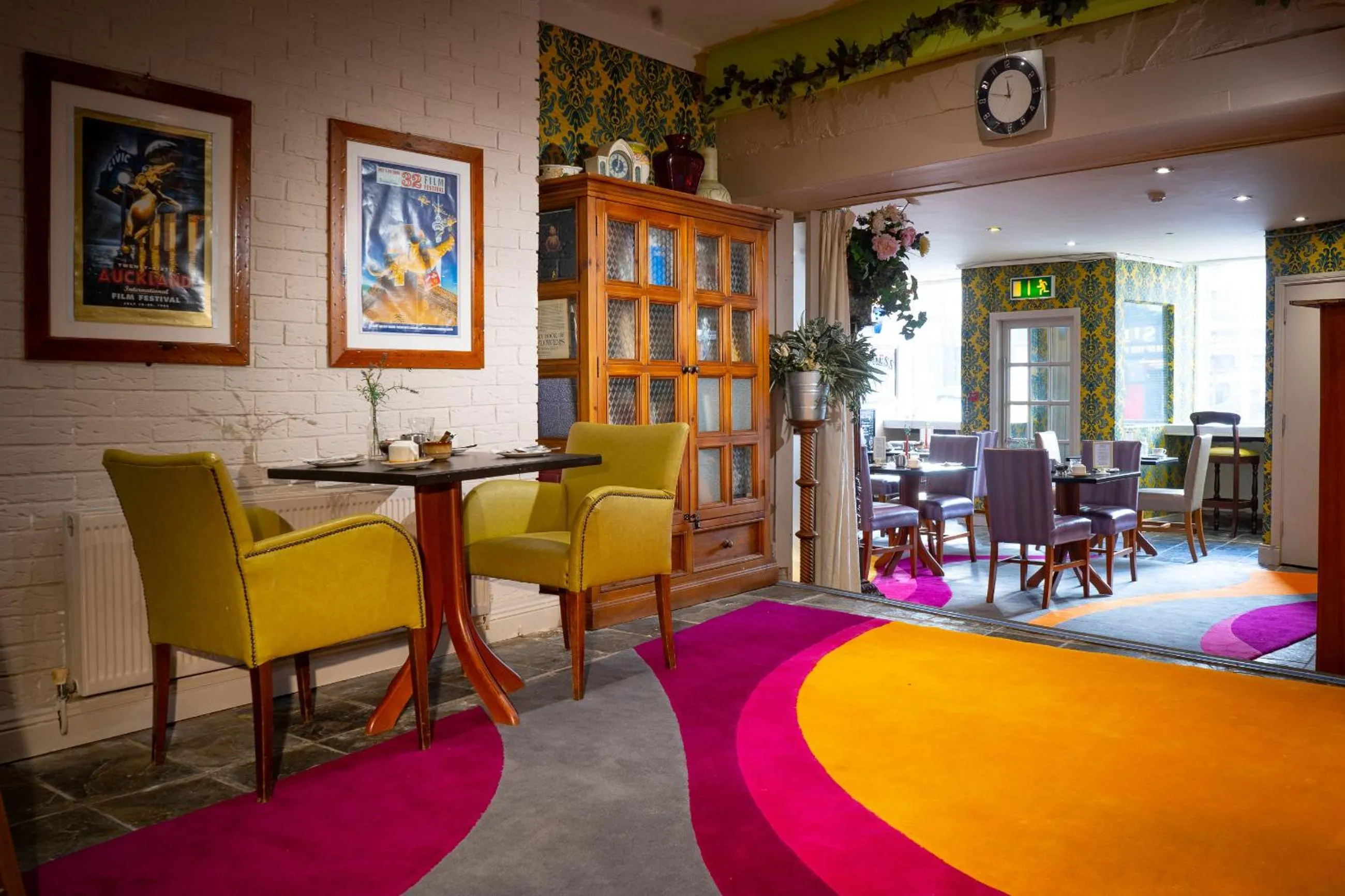 Restaurant/places to eat in Ashley Hotel