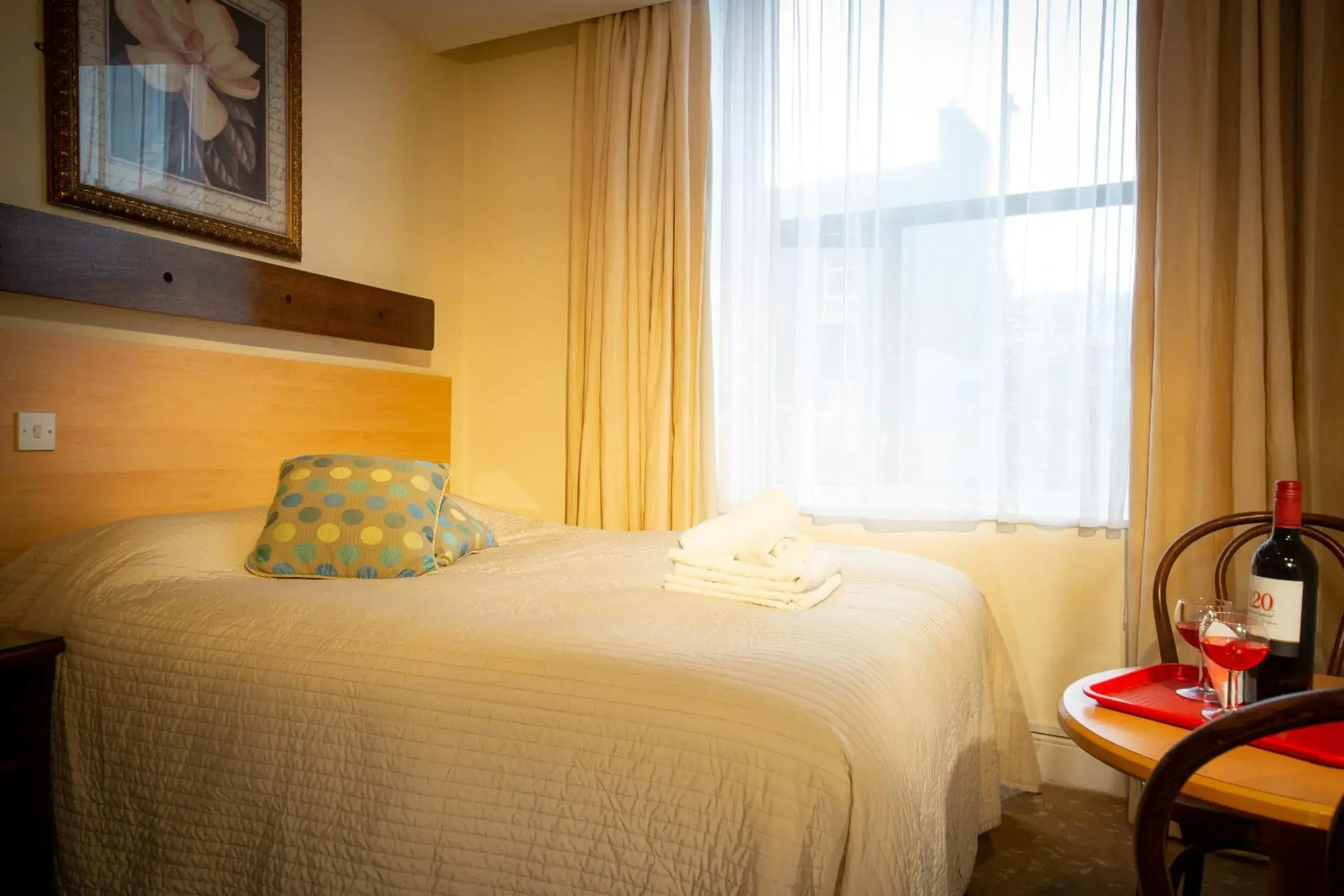 Single Room with Bathroom - single occupancy in Ashley Hotel Single Room with Bathroom - single occupancy in Ashley Hotel