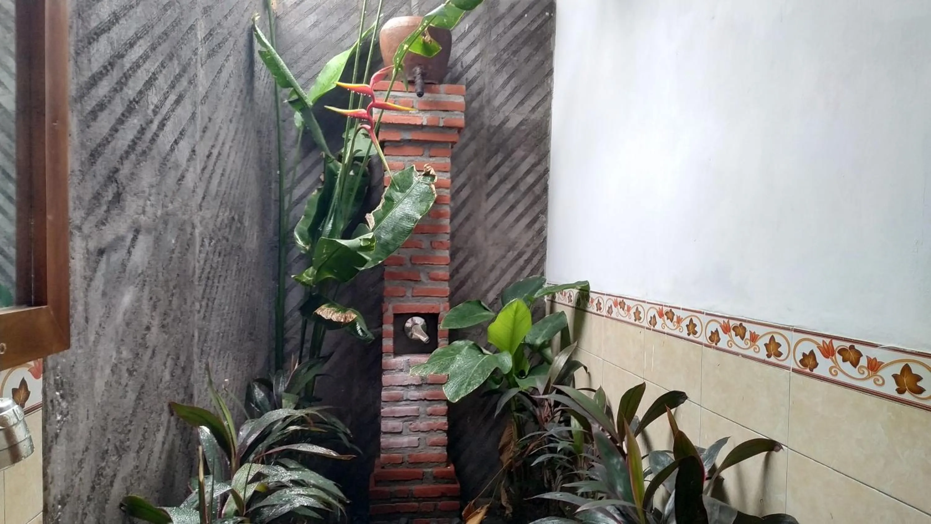 Bathroom in Eliska Sari Bungalows Sumberkima