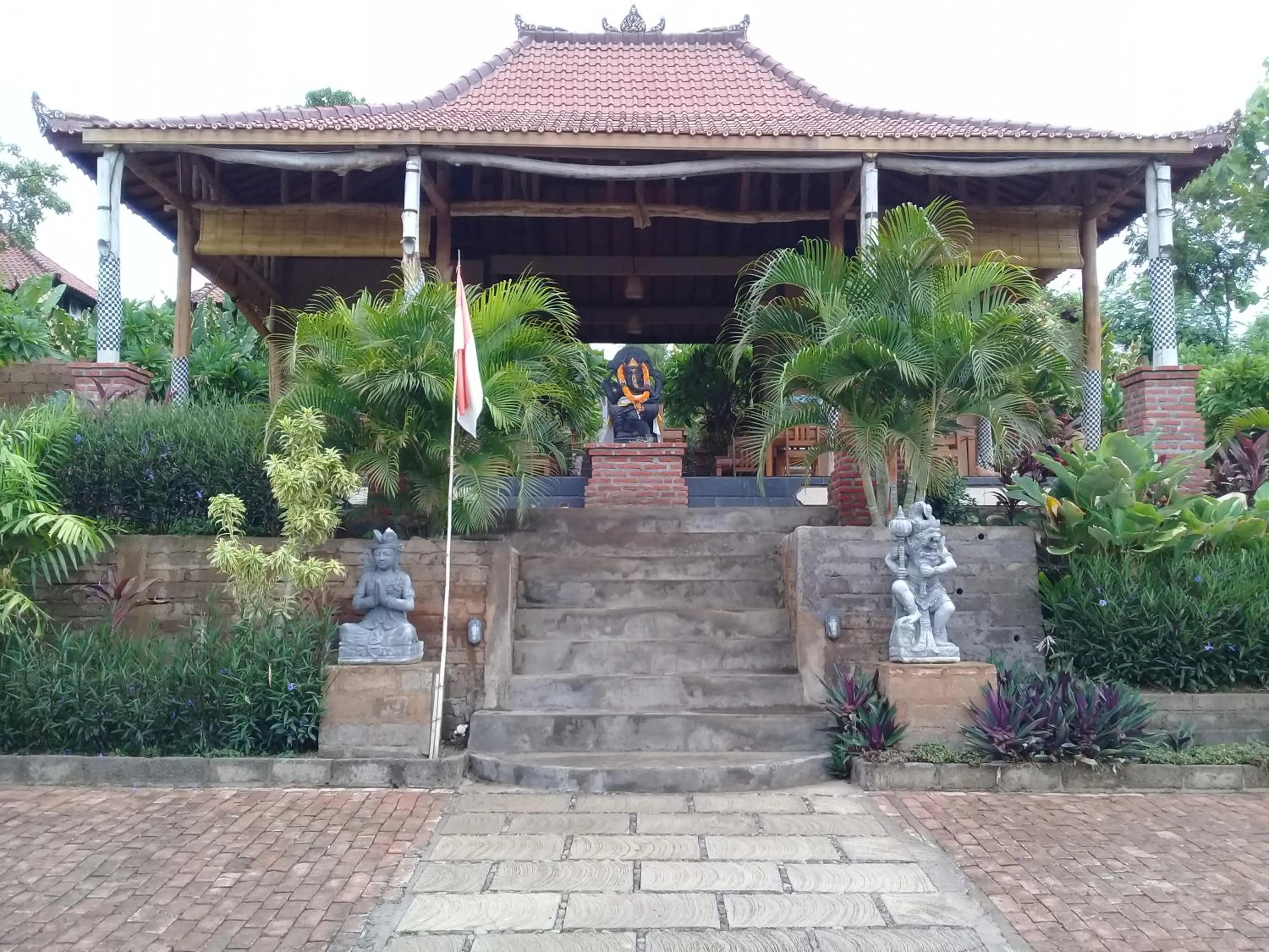 Restaurant/places to eat in Eliska Sari Bungalows Sumberkima