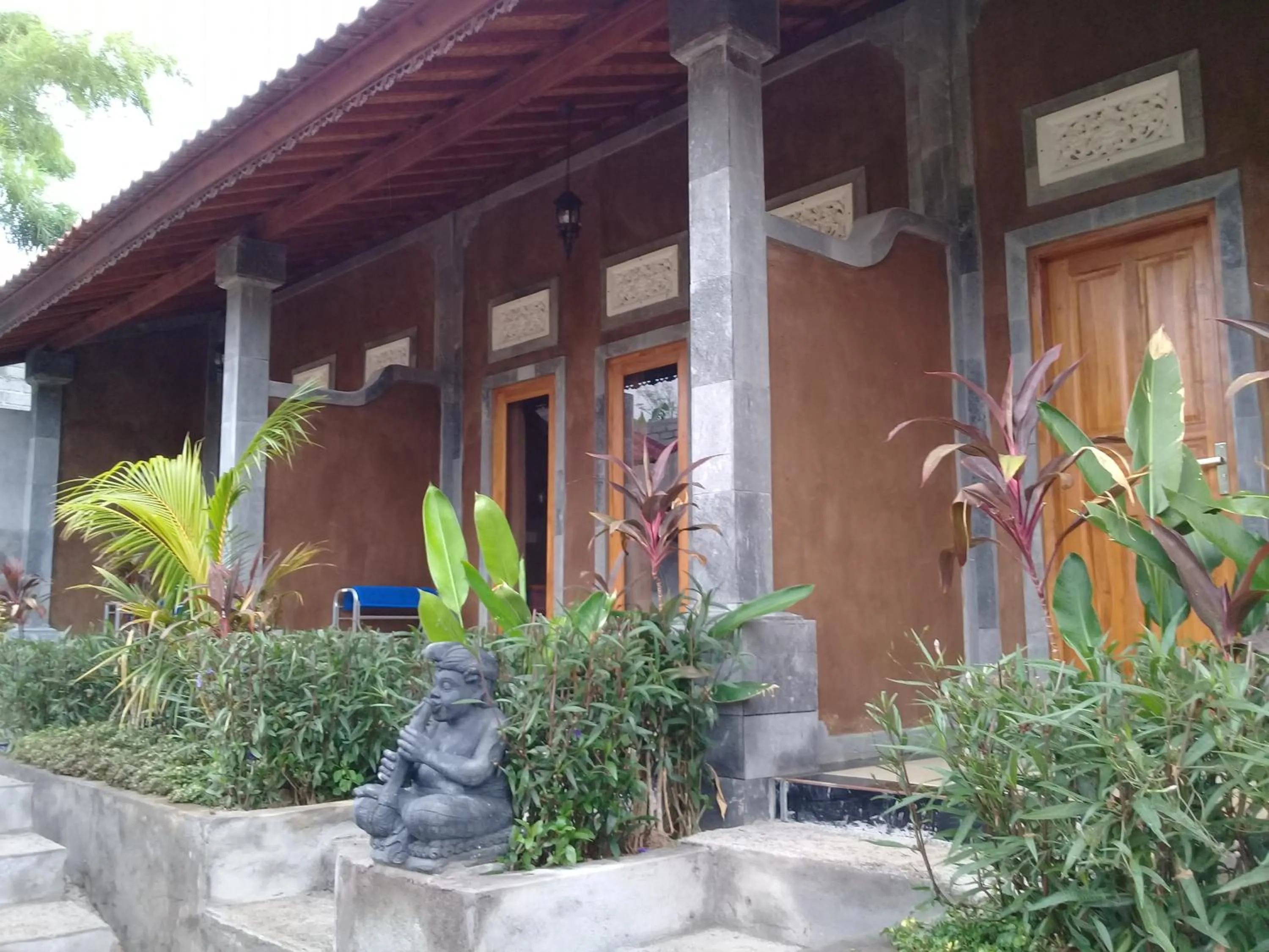 Facade/entrance in Eliska Sari Bungalows Sumberkima