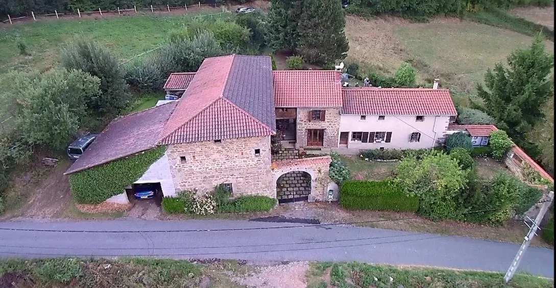 Property building in Chambres d'hôtes La Hulotte 69