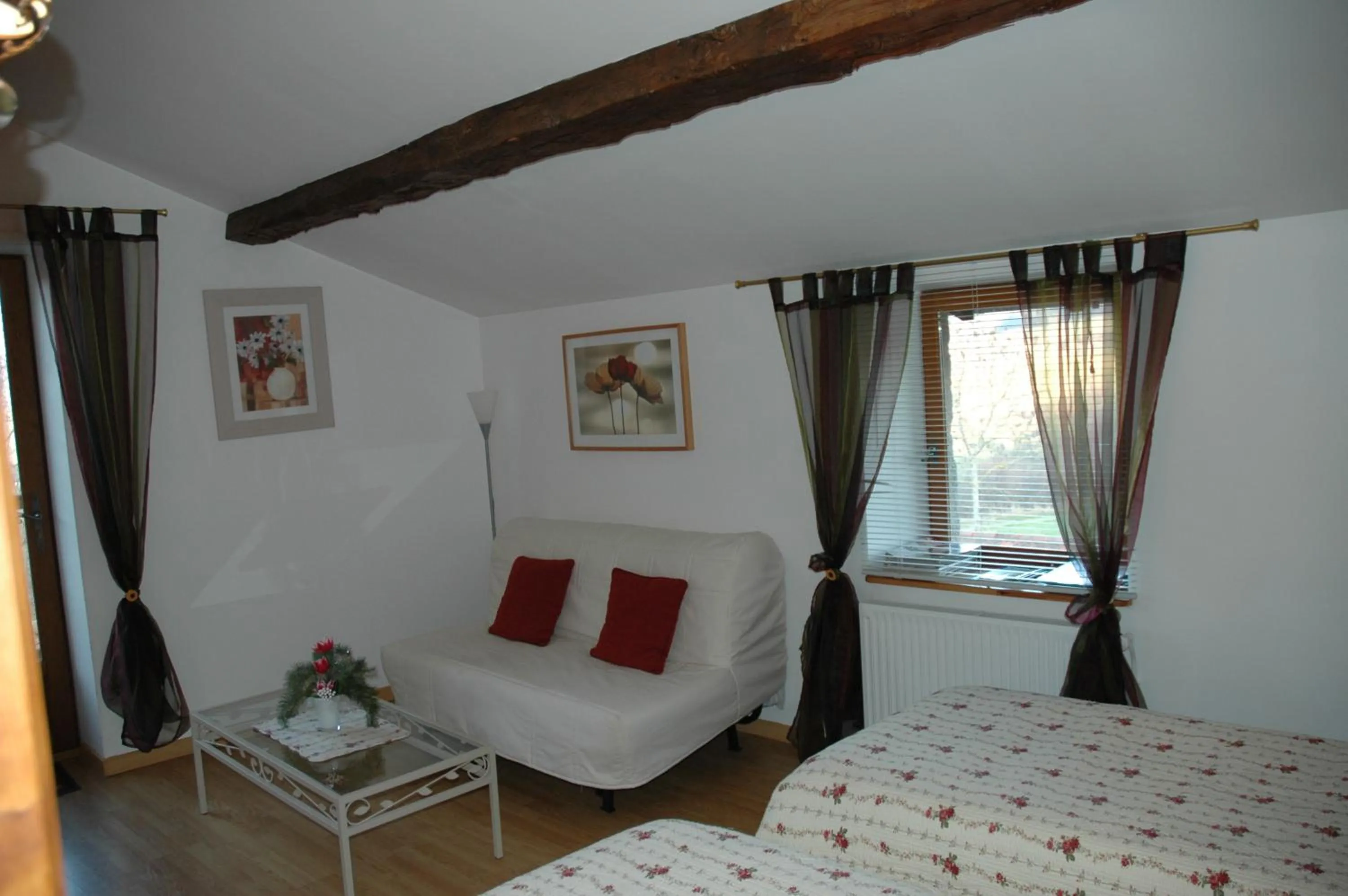 Bedroom, Bed in Chambres d'hôtes La Hulotte 69