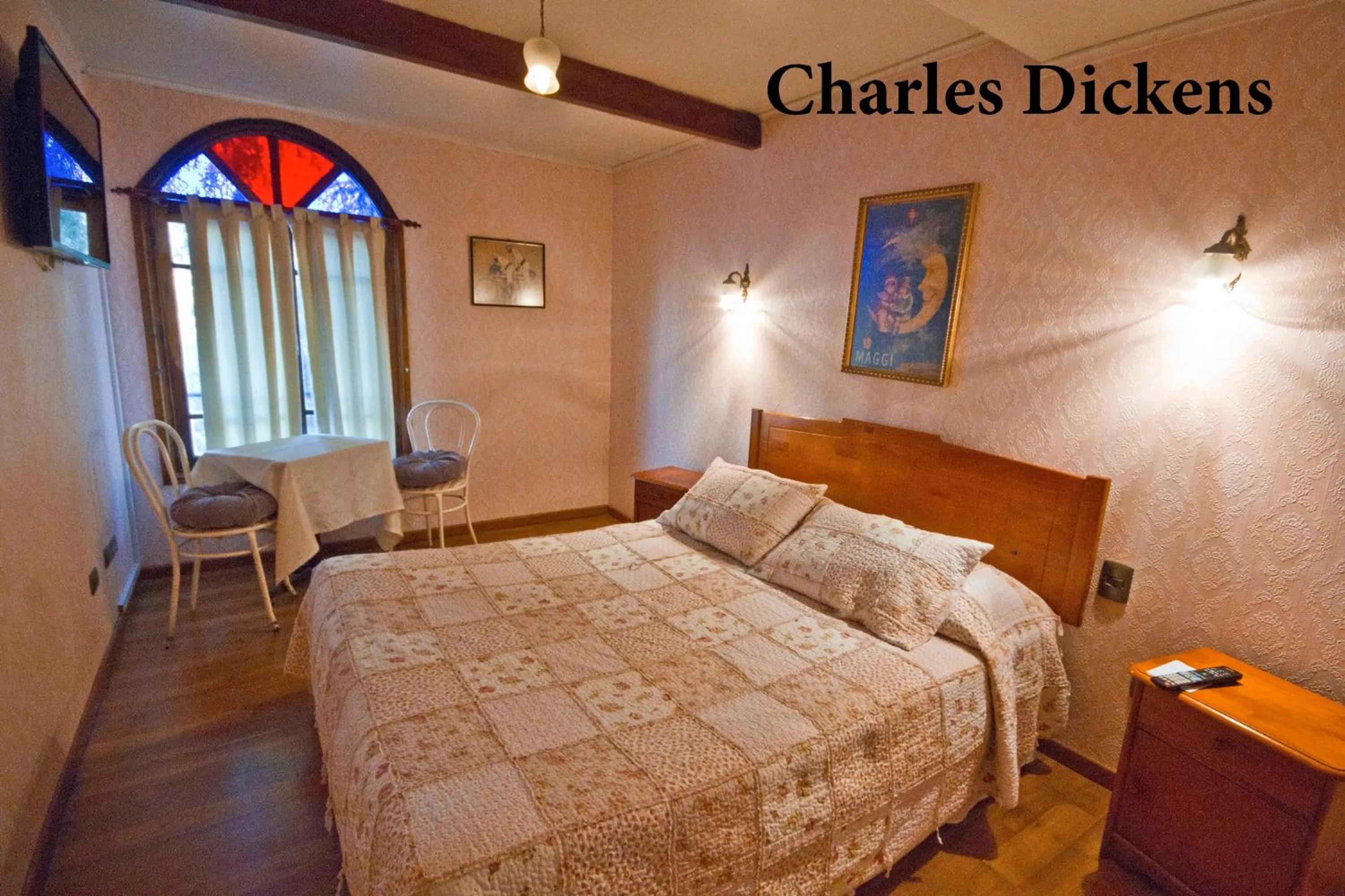 Text overlay, Bed in Hotel Brighton