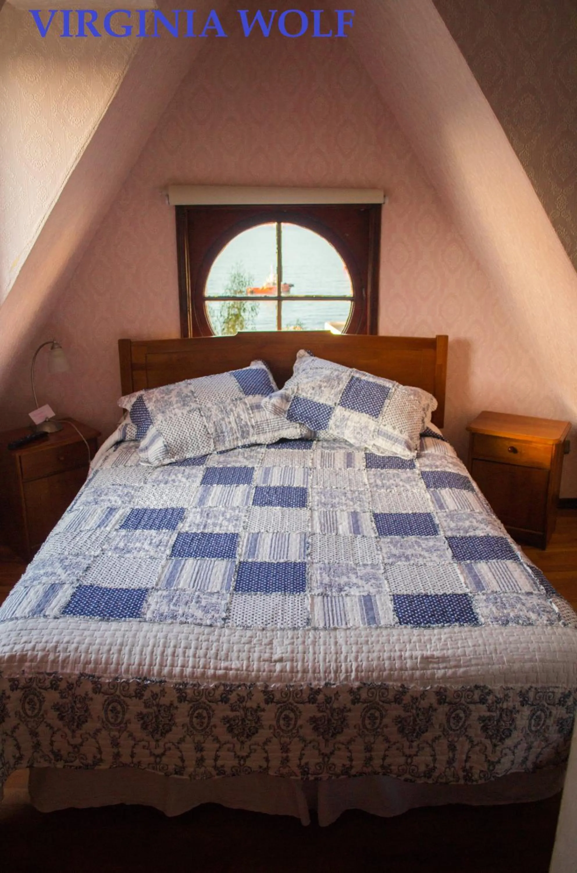 Bed in Hotel Brighton