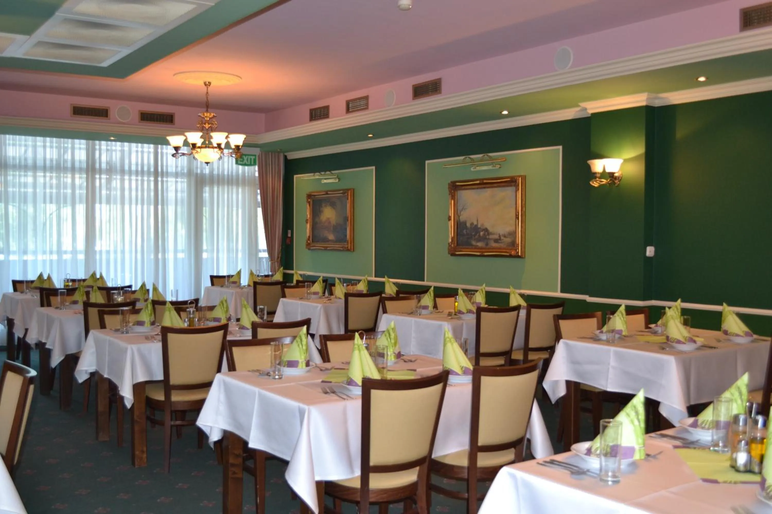 Restaurant/places to eat in Hotel Kormorán