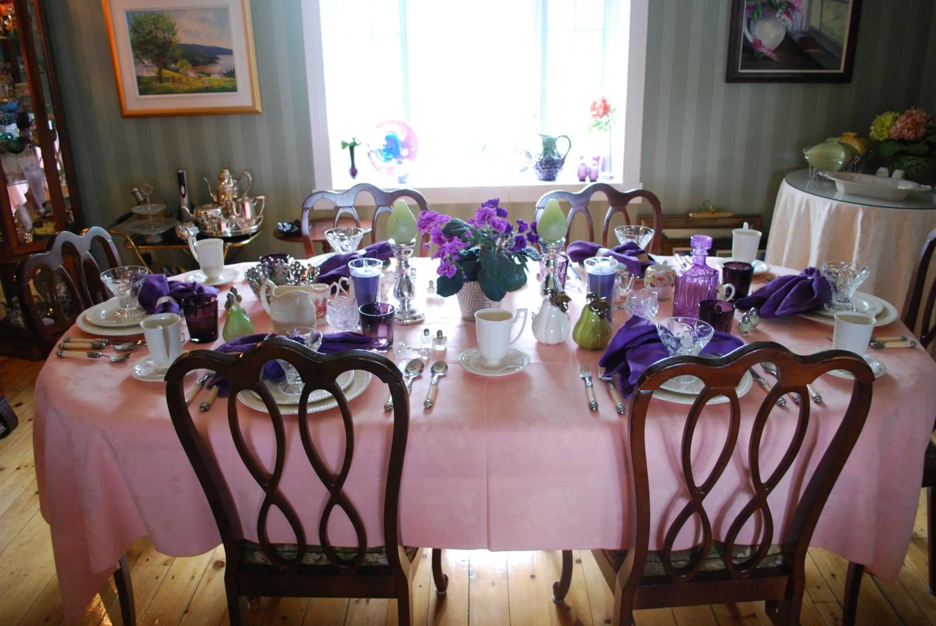 Restaurant/places to eat in Maison Victoria