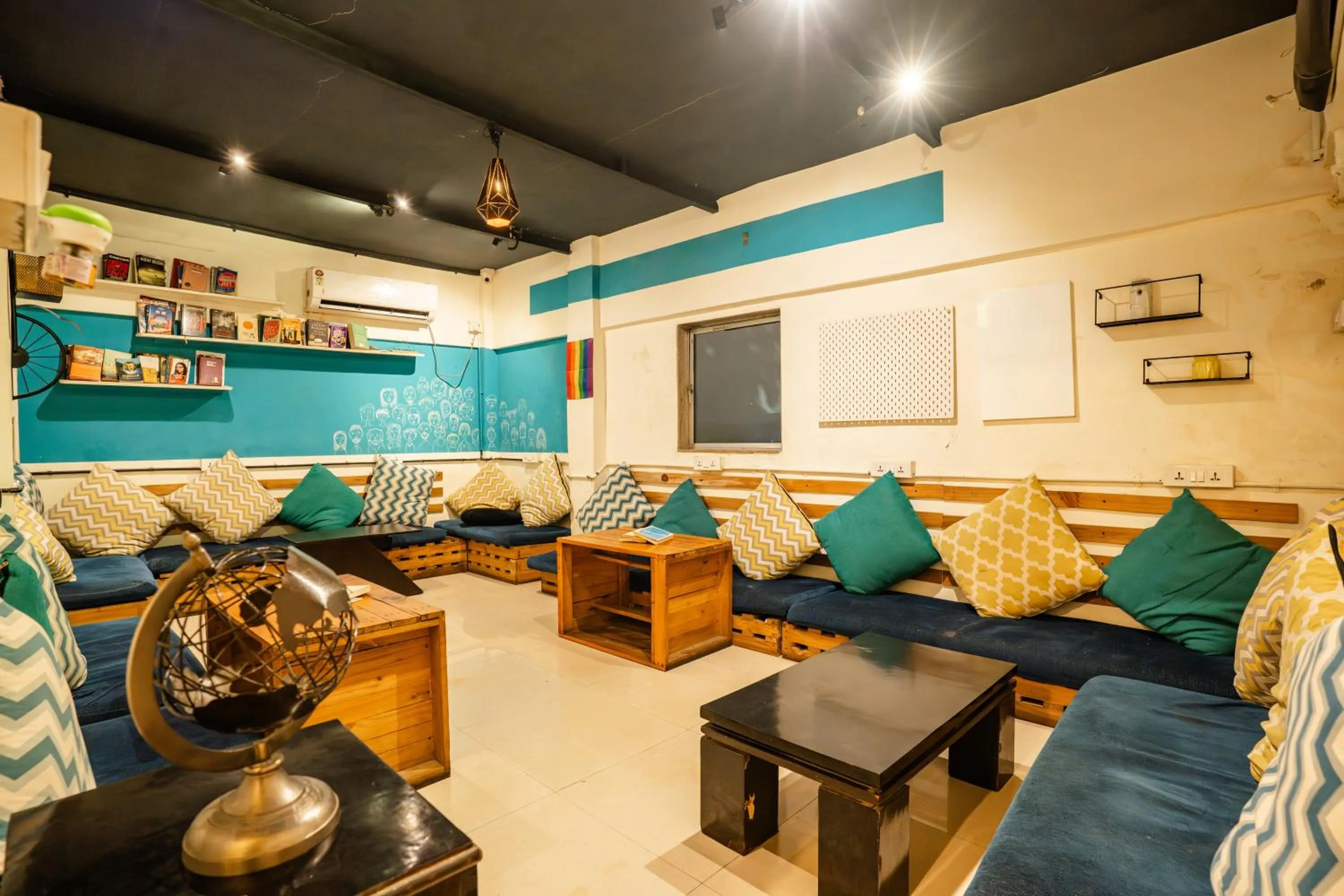 Living room in Locomo Hostel OG - Stay Work Eat