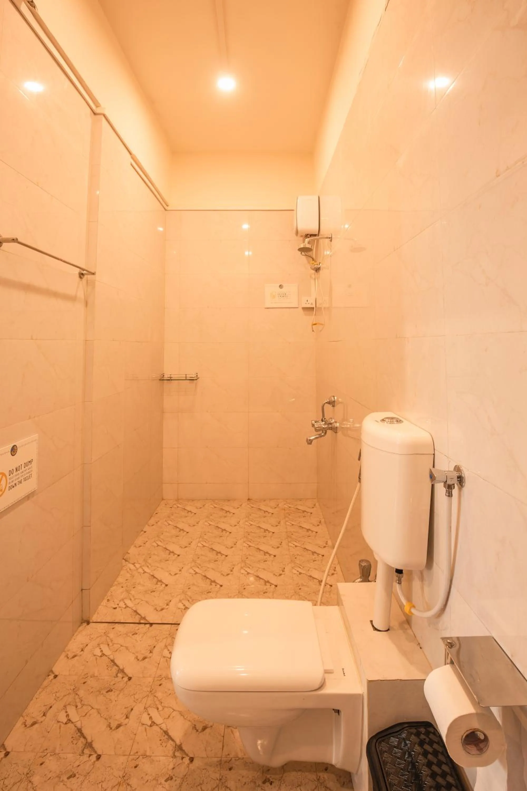 Toilet in Locomo Hostel OG - Stay Work Eat