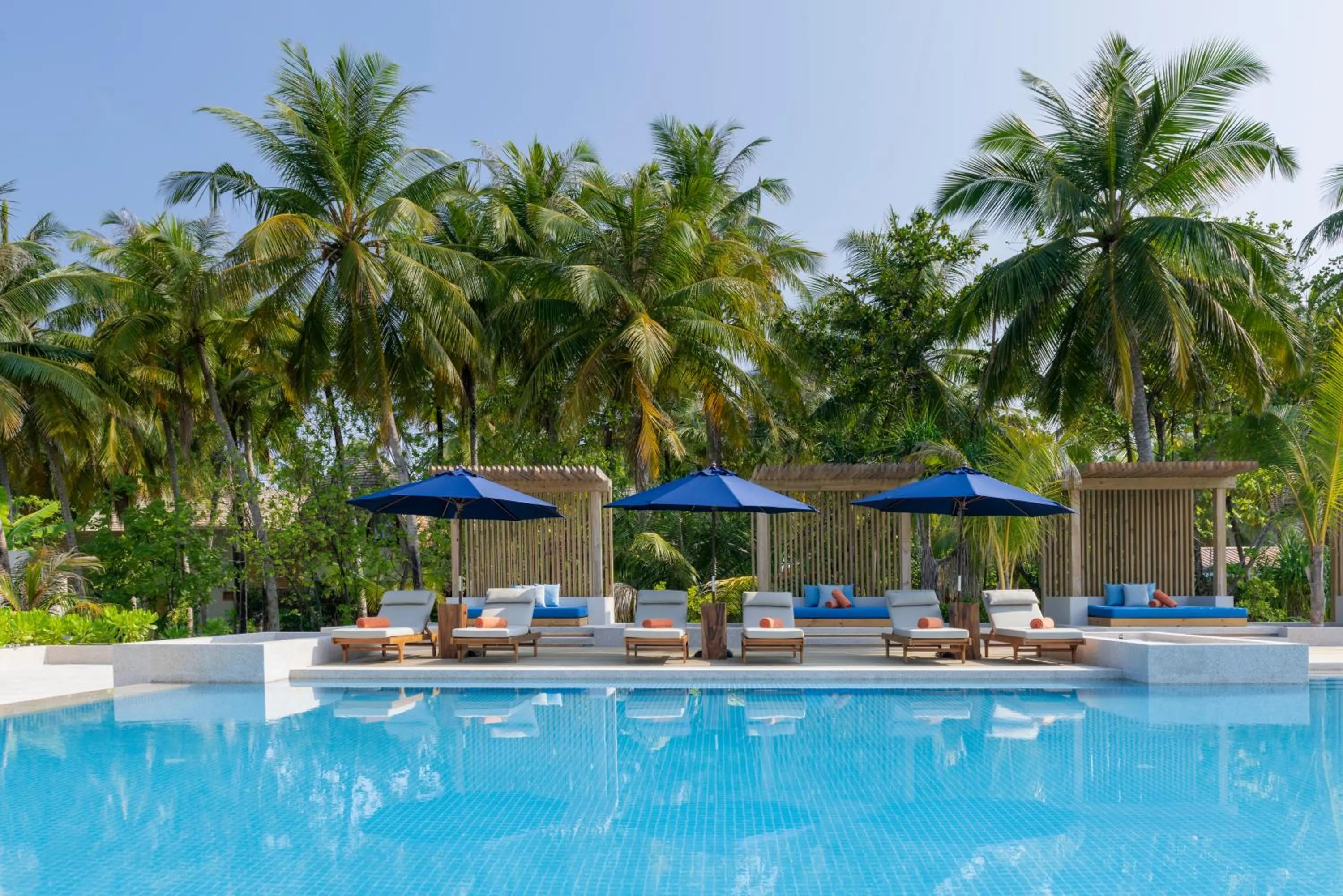 Day in Emerald Faarufushi Resort & Spa - Deluxe All Inclusive