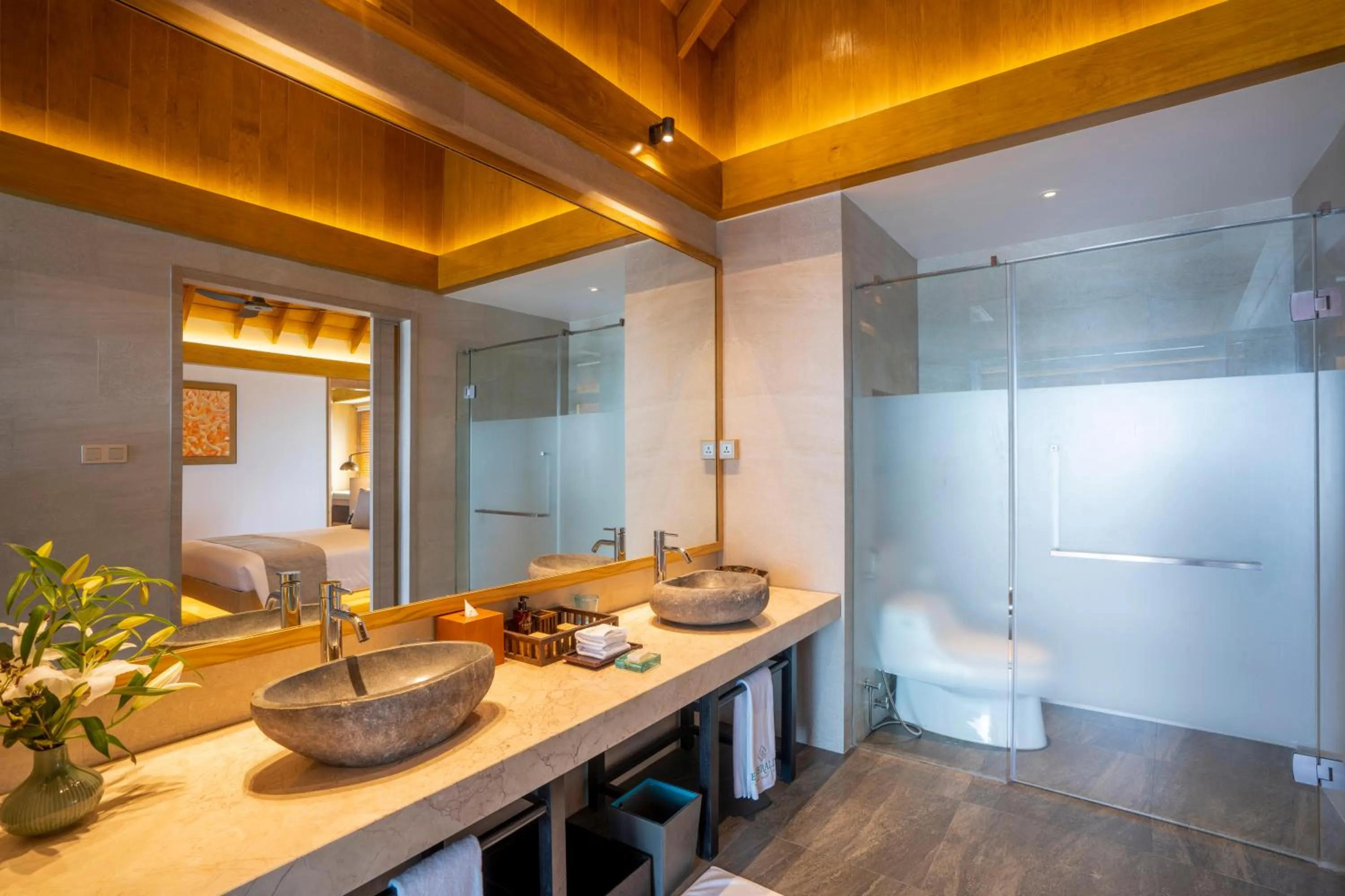 Bathroom in Emerald Faarufushi Resort & Spa - Deluxe All Inclusive