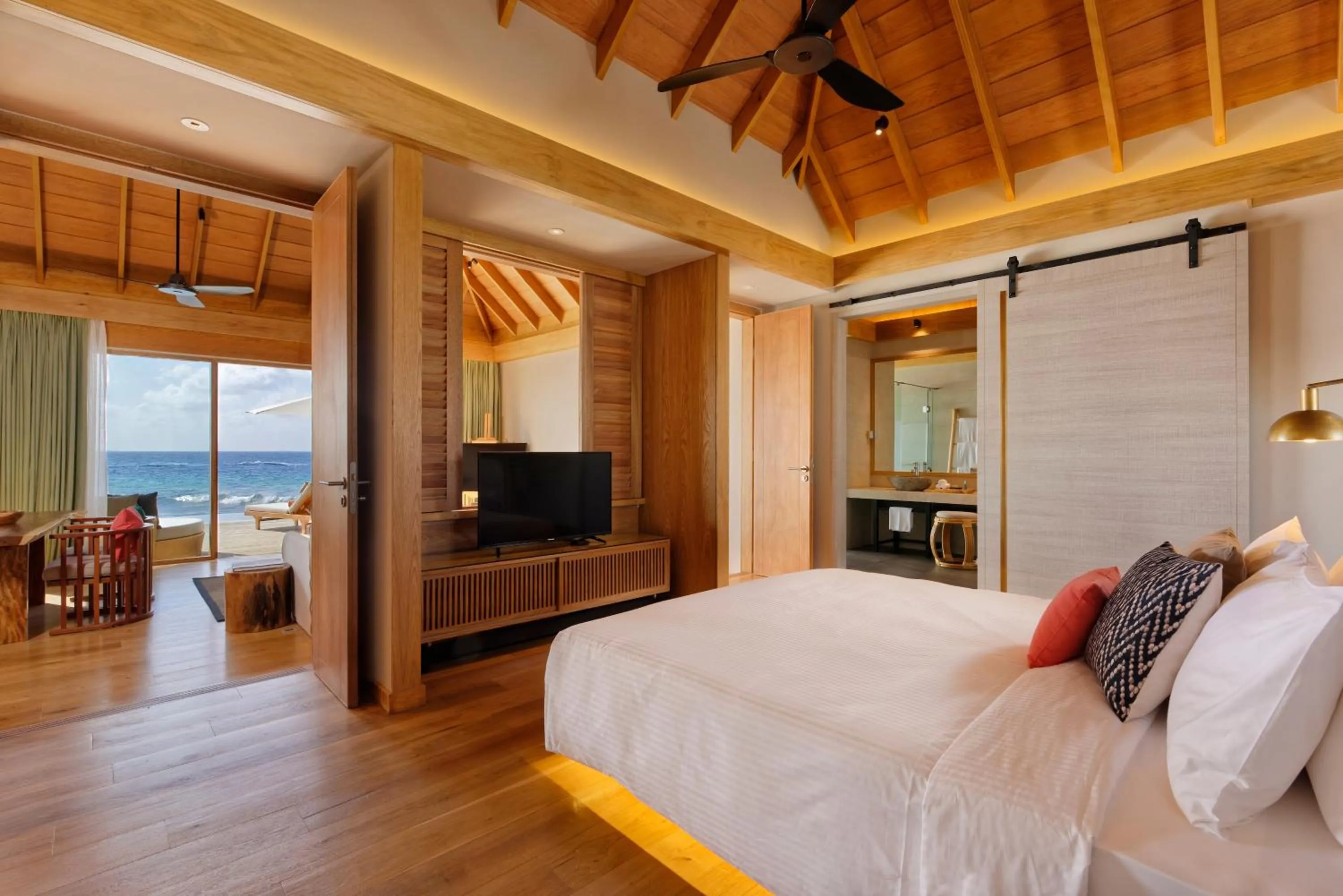 Bed in Emerald Faarufushi Resort & Spa - Deluxe All Inclusive