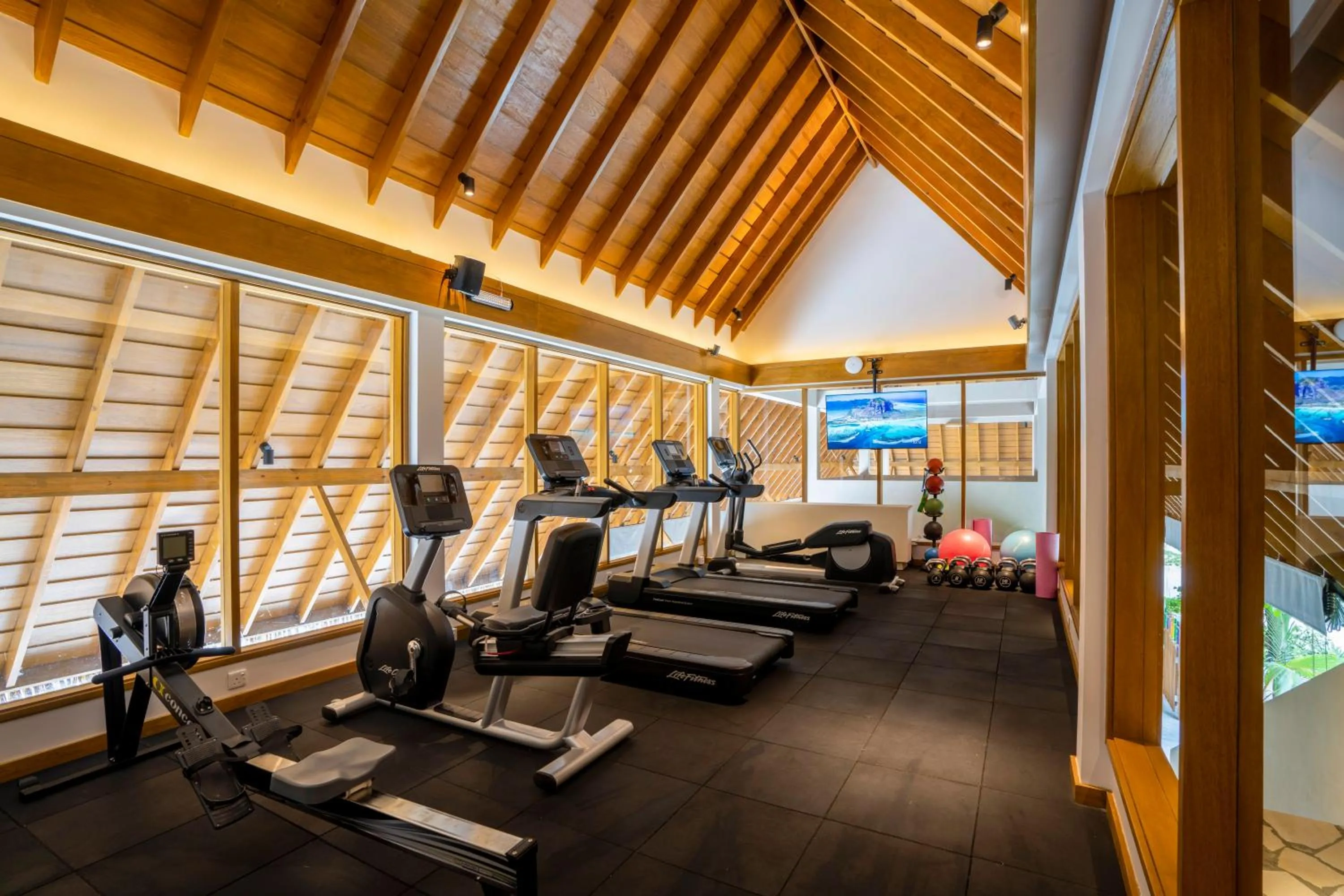 TV and multimedia in Emerald Faarufushi Resort & Spa - Deluxe All Inclusive