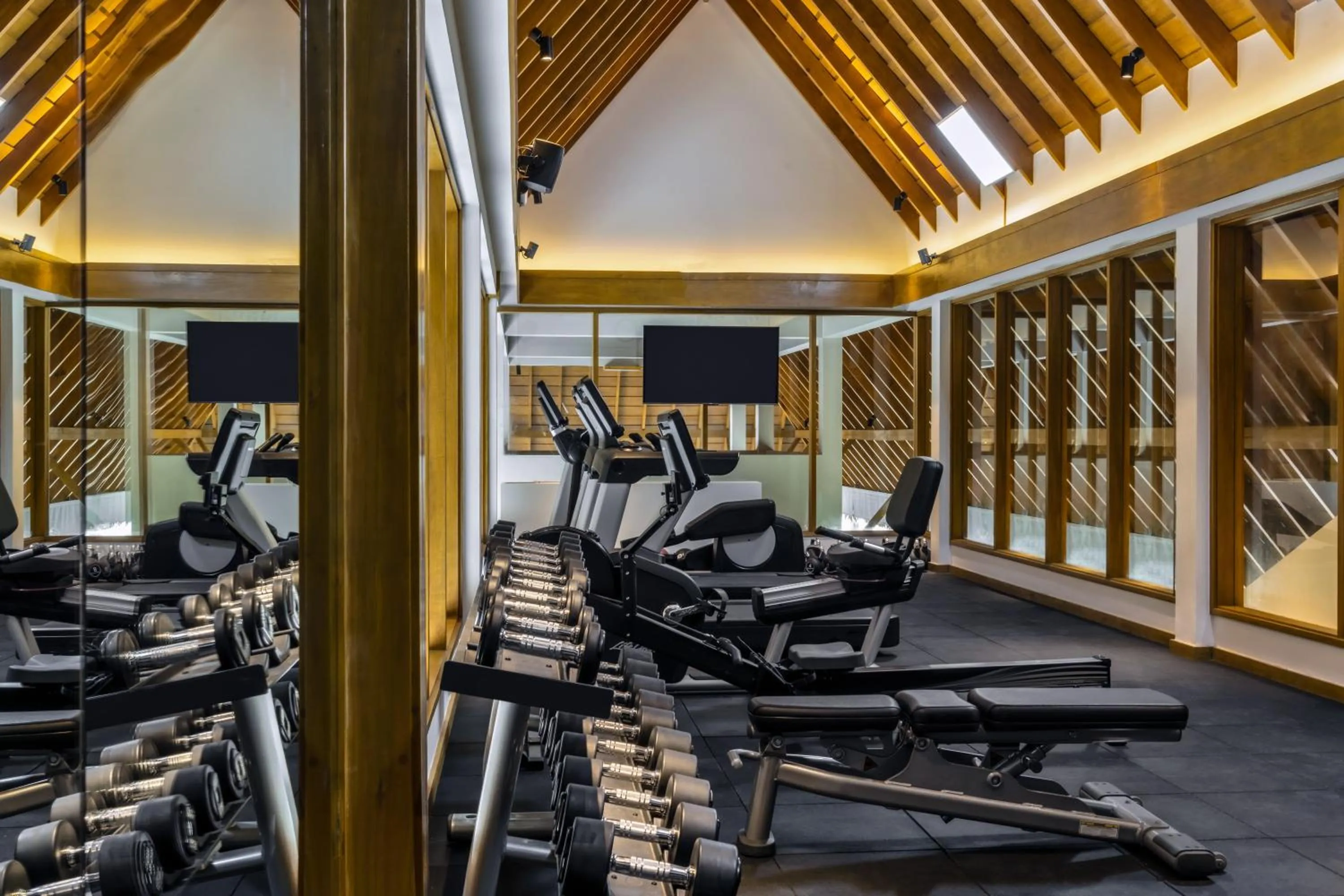 TV and multimedia in Emerald Faarufushi Resort & Spa - Deluxe All Inclusive