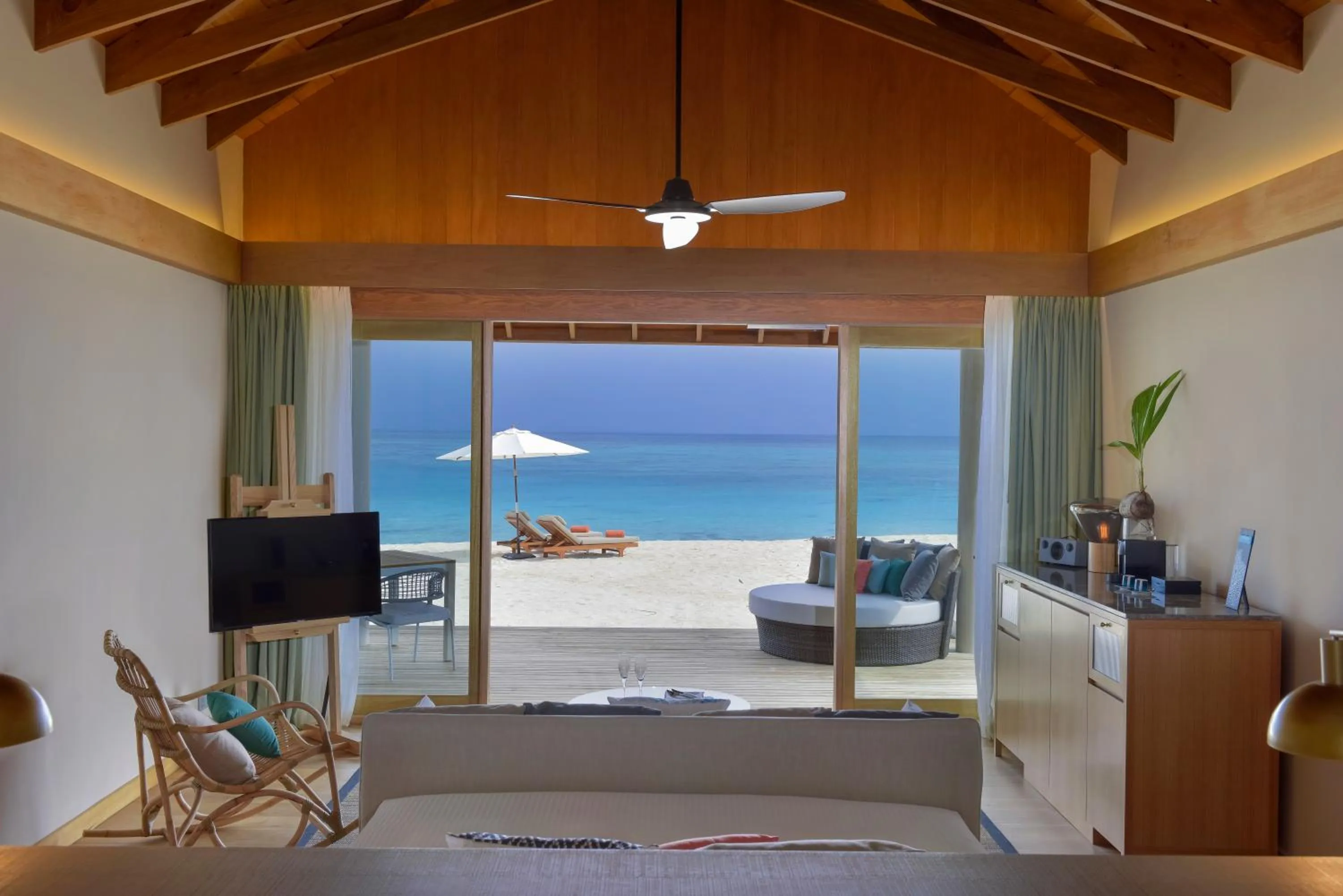 Bed in Emerald Faarufushi Resort & Spa - Deluxe All Inclusive