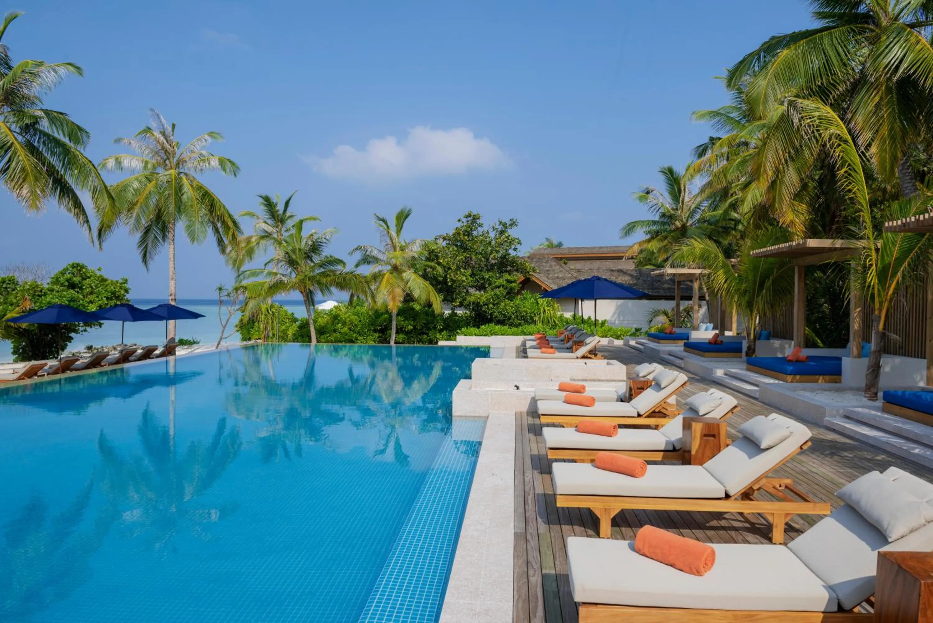 Day in Emerald Faarufushi Resort & Spa - Deluxe All Inclusive