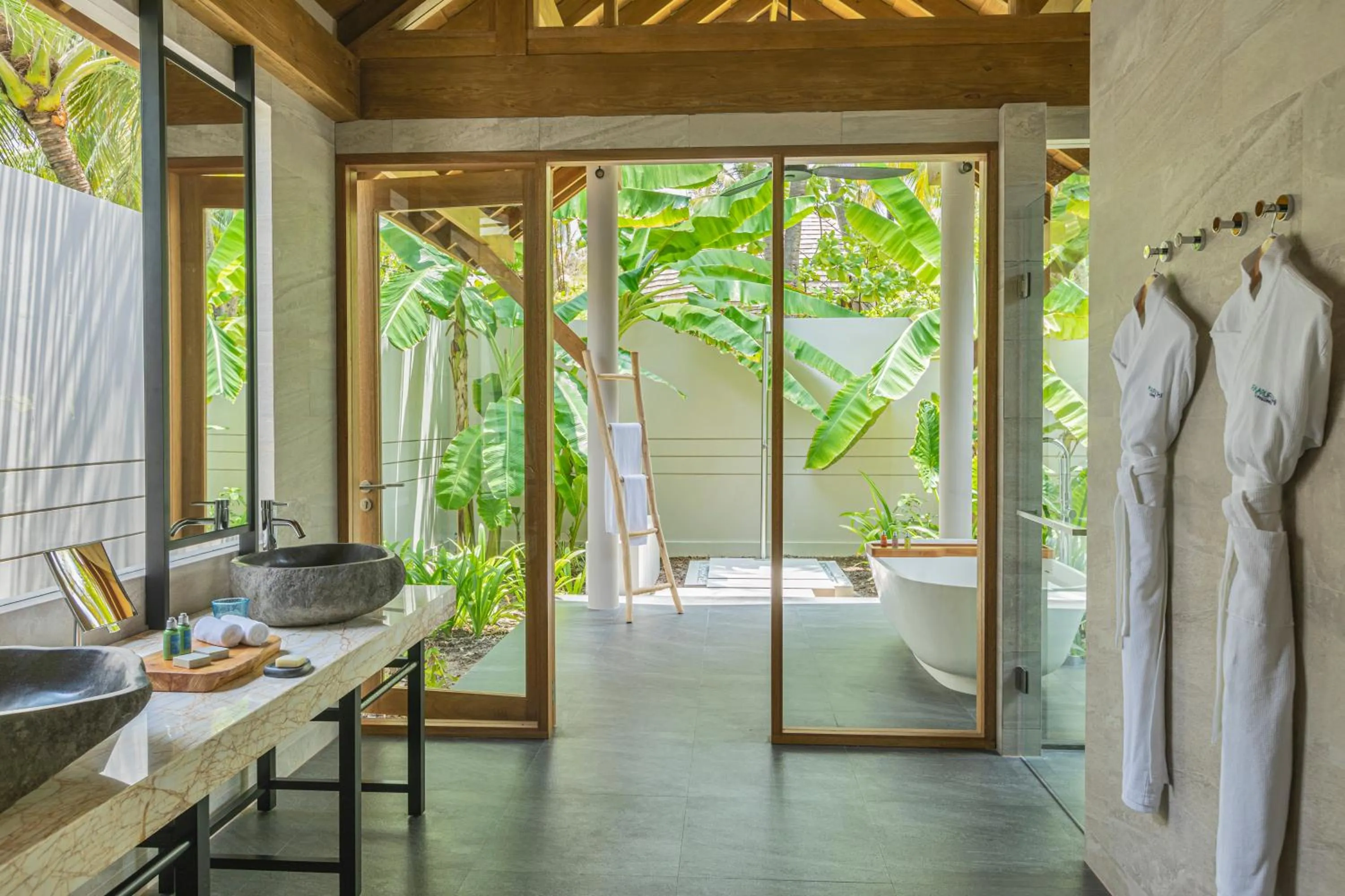 Day in Emerald Faarufushi Resort & Spa - Deluxe All Inclusive