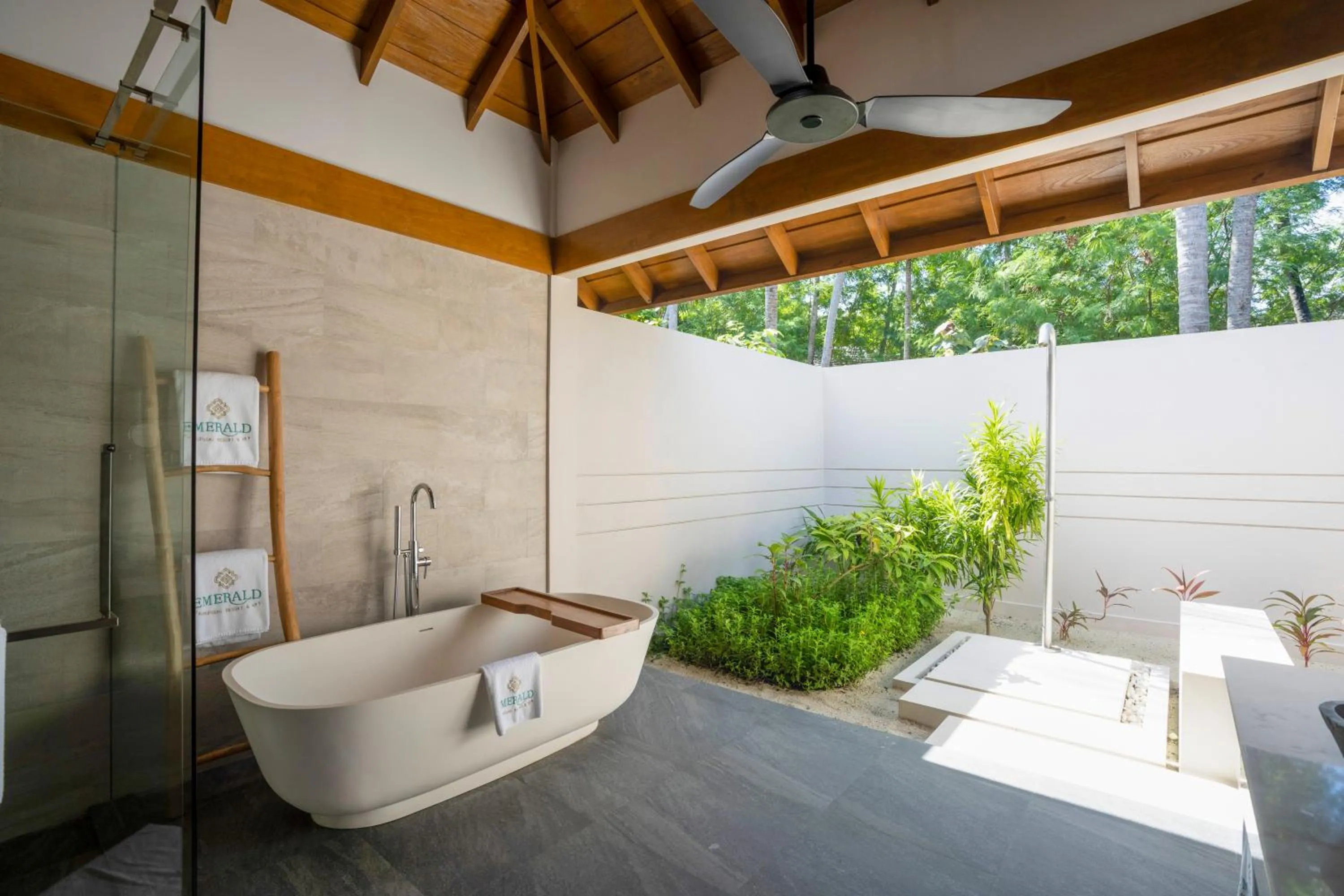 Bathroom in Emerald Faarufushi Resort & Spa - Deluxe All Inclusive