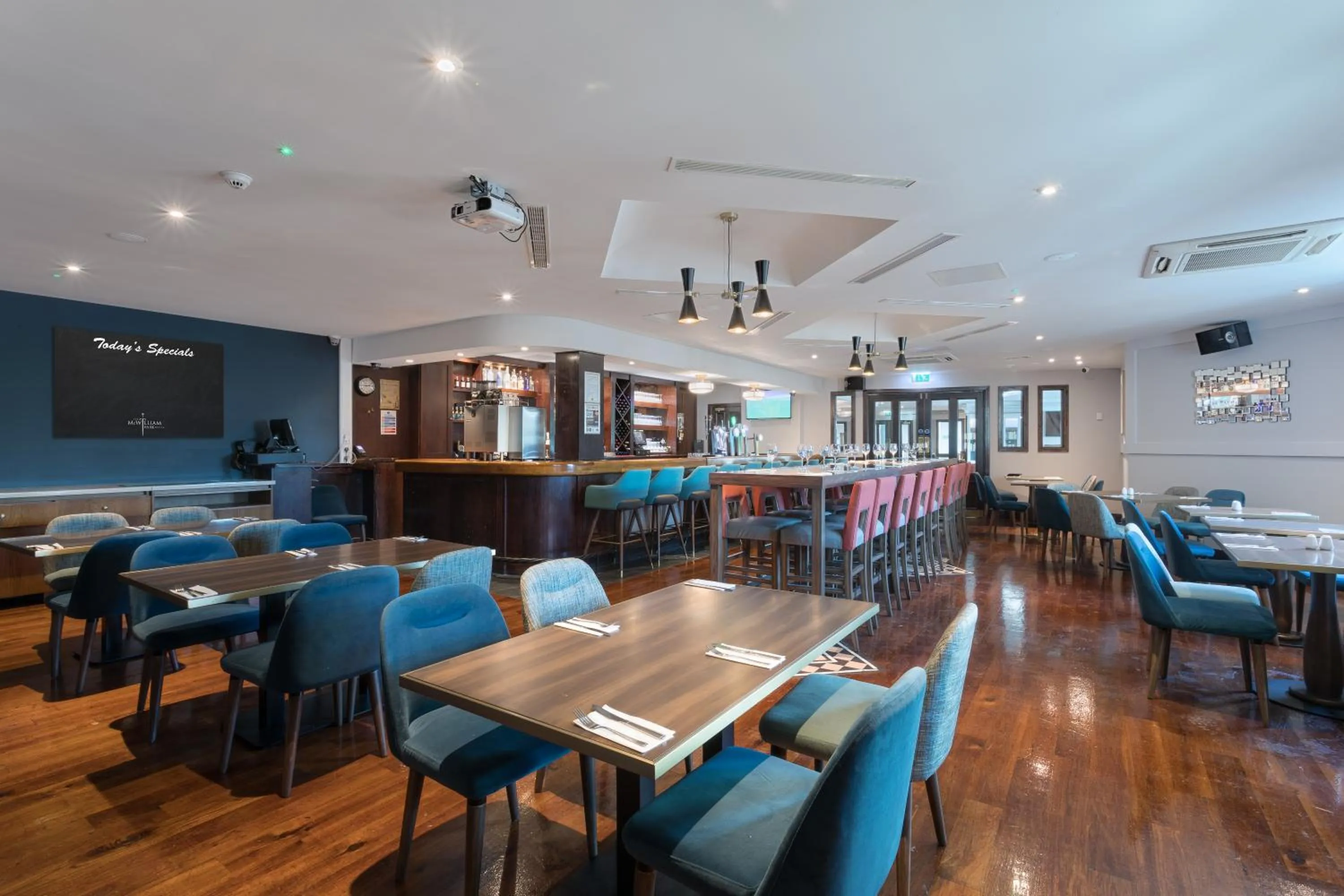 Restaurant/places to eat in McWilliam Park Hotel