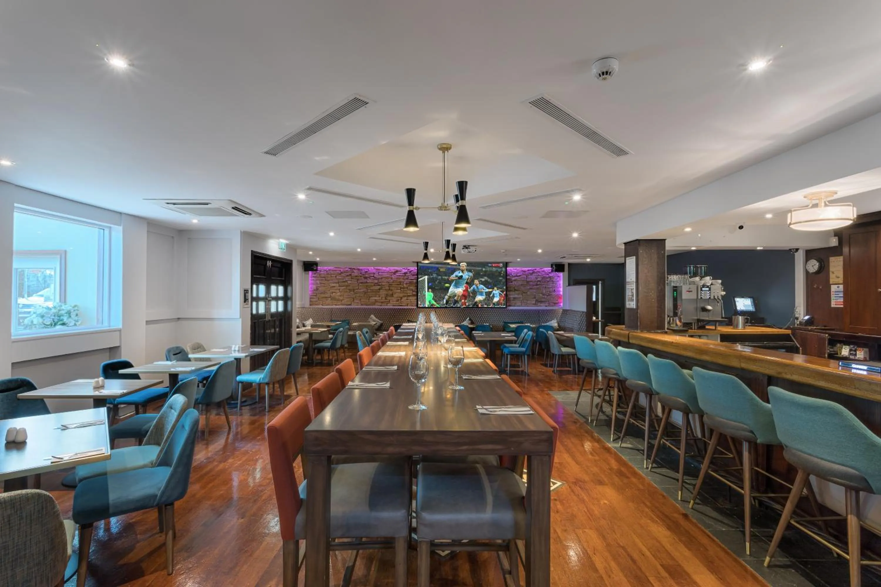 Restaurant/places to eat in McWilliam Park Hotel