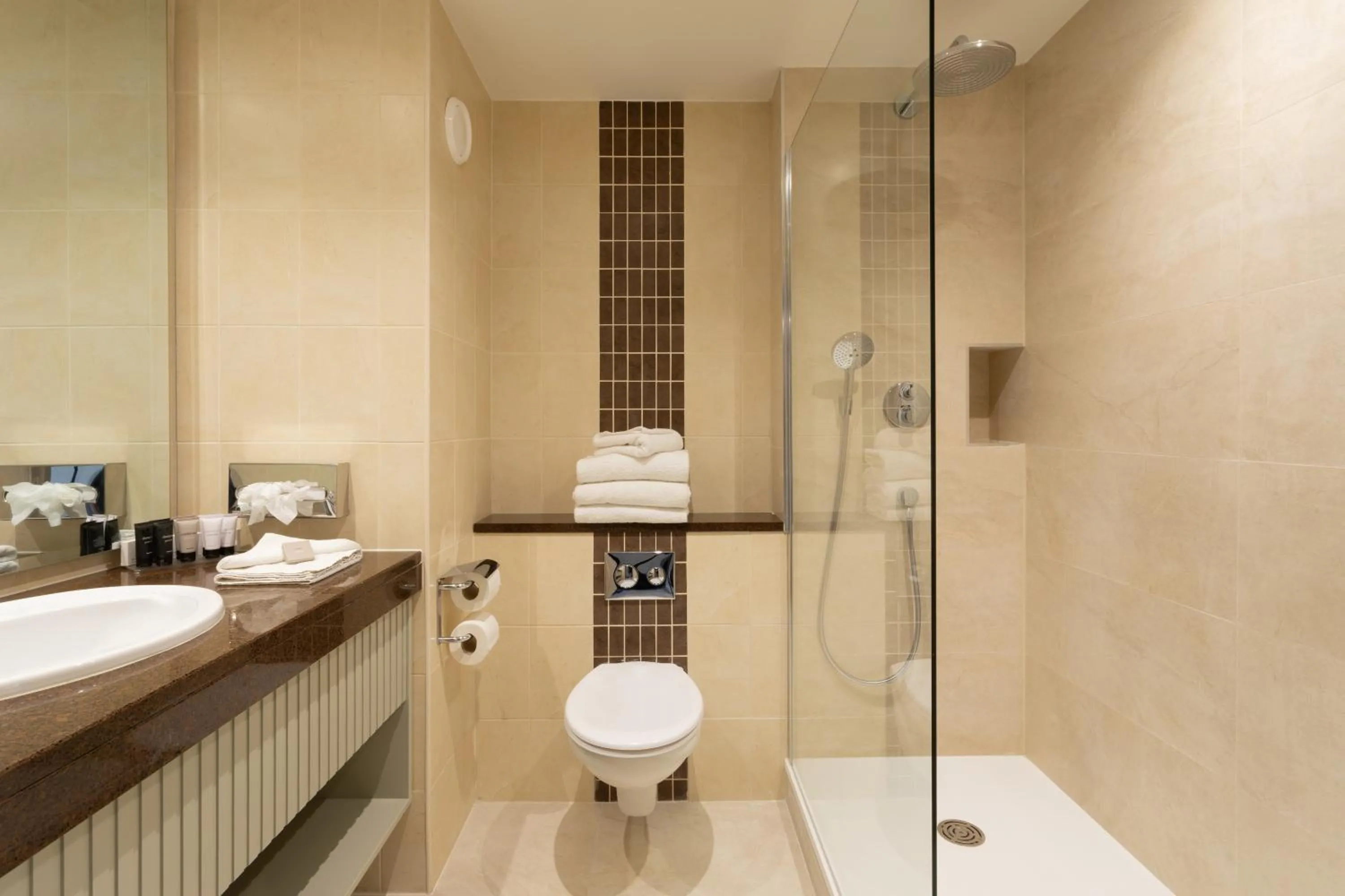 Shower in McWilliam Park Hotel