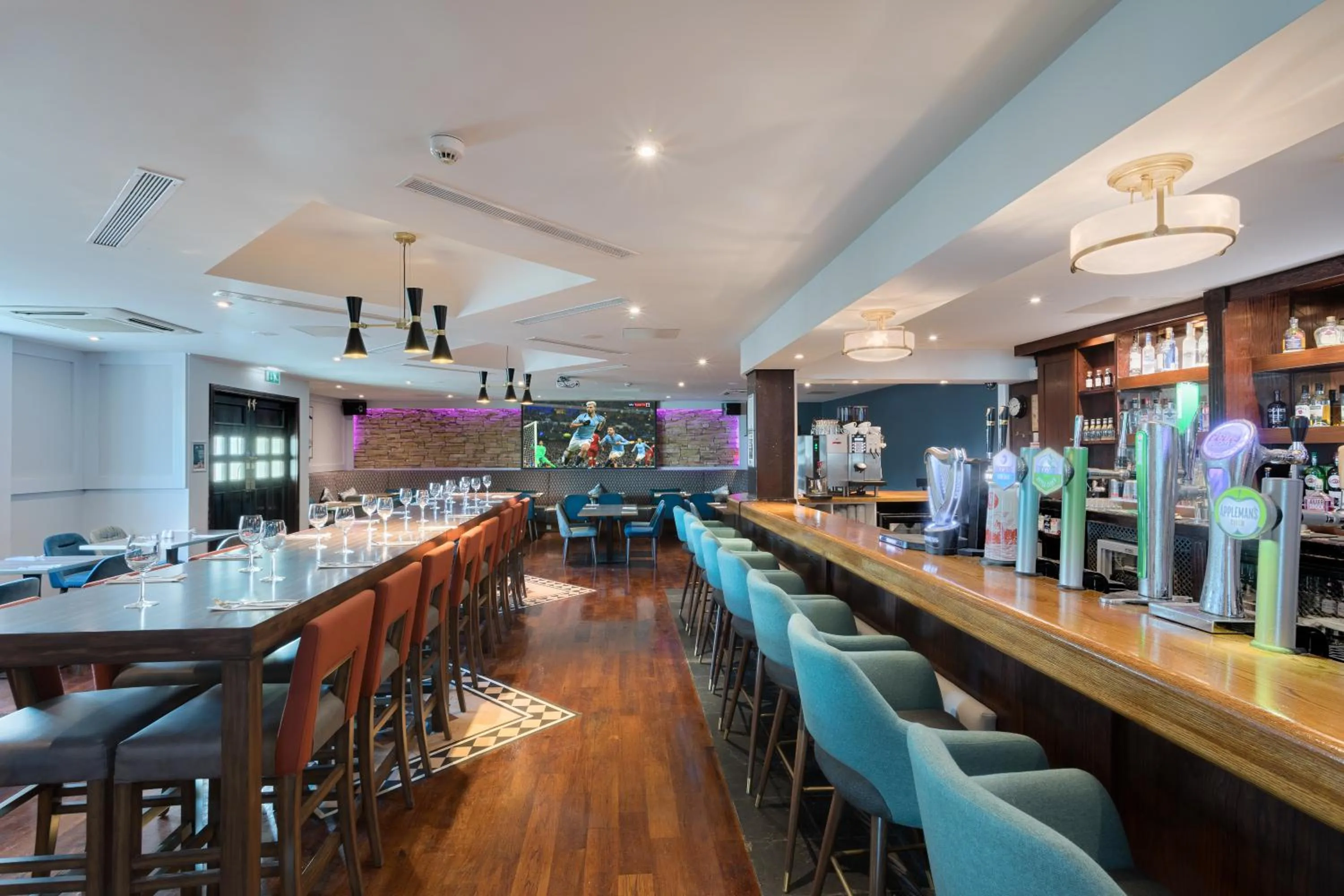 Restaurant/places to eat in McWilliam Park Hotel