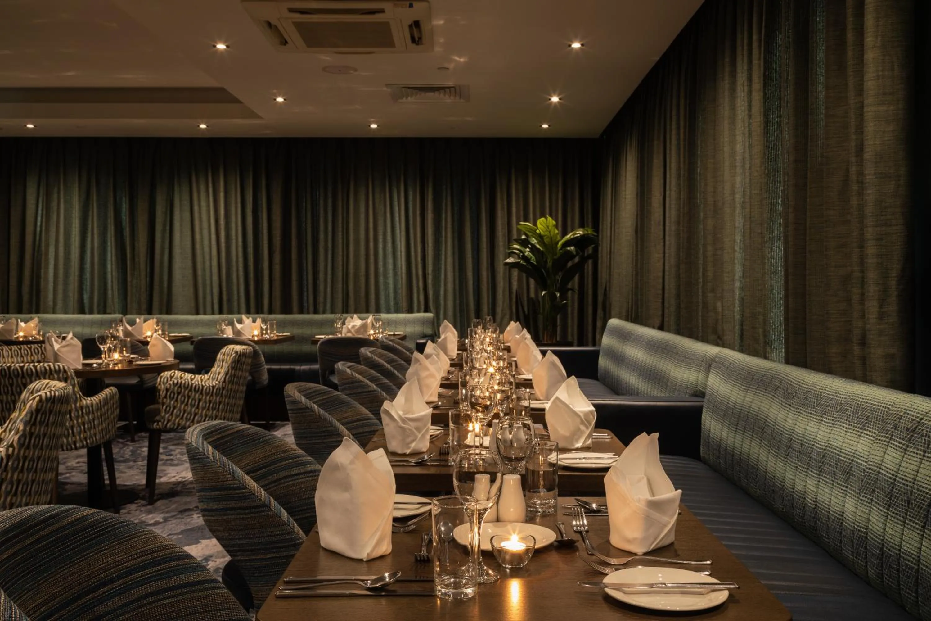 Restaurant/places to eat in McWilliam Park Hotel