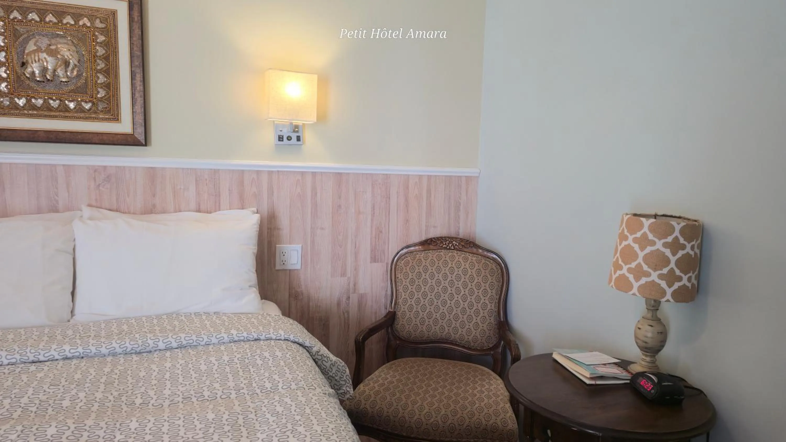 Bed in Petit Hôtel Amara