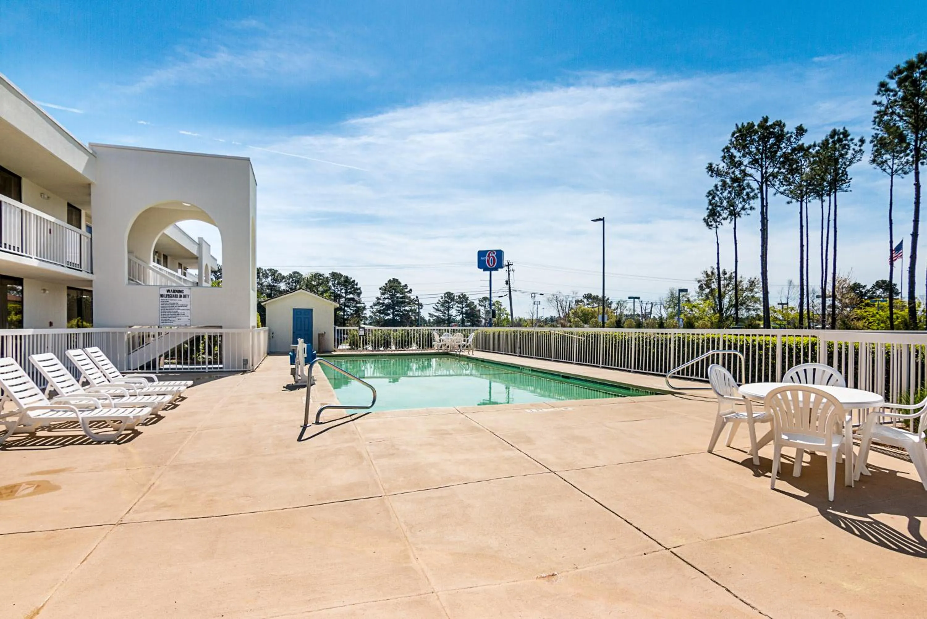 Swimming pool in Motel 6-Newnan, GA