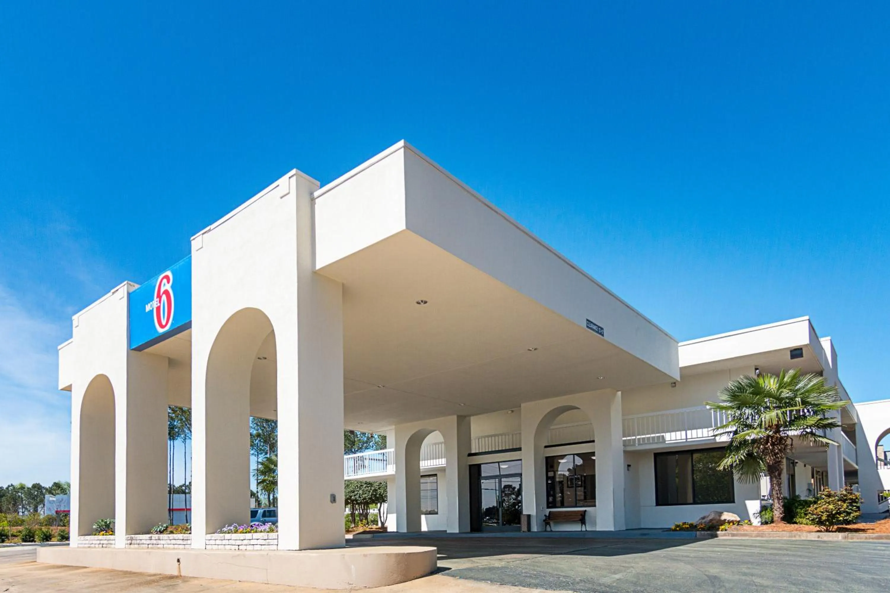 Facade/entrance in Motel 6-Newnan, GA