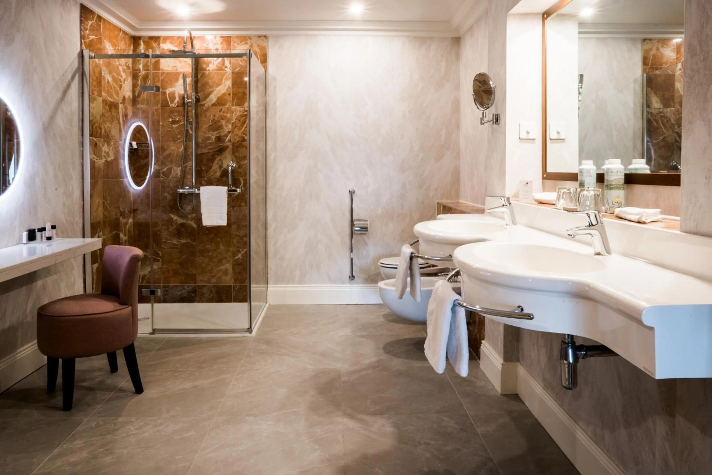 Shower in Harvey's Point