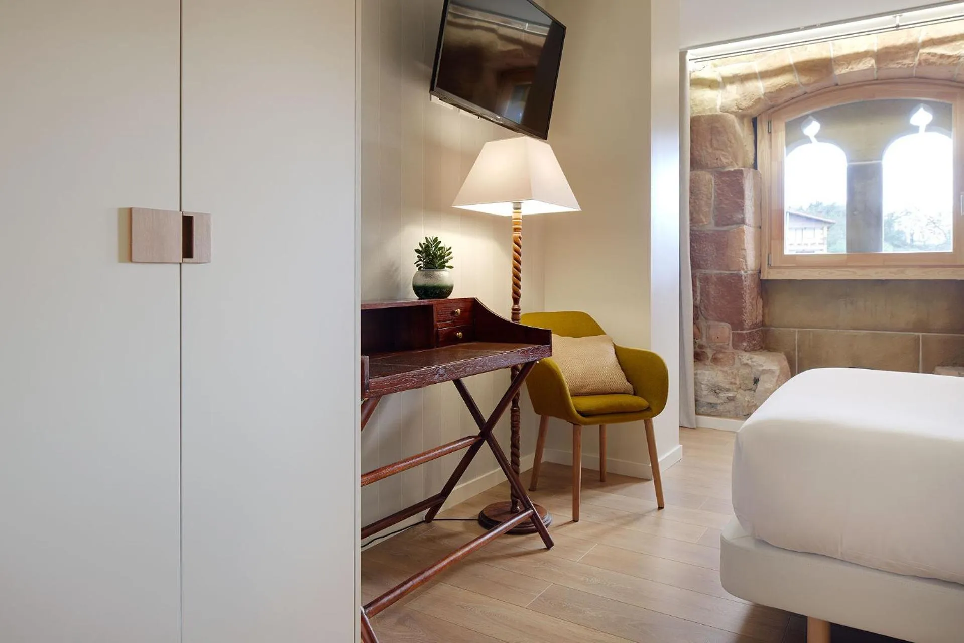 TV and multimedia, Bed in Heredad de Unanue