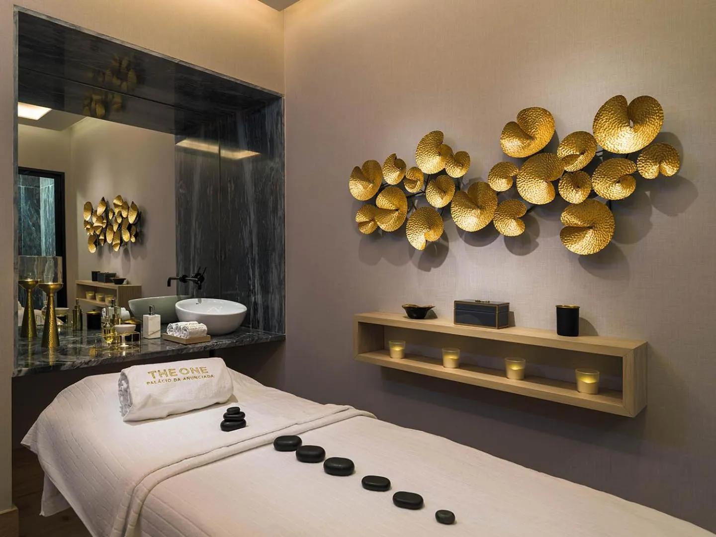 Massage in The One Palácio da Anunciada