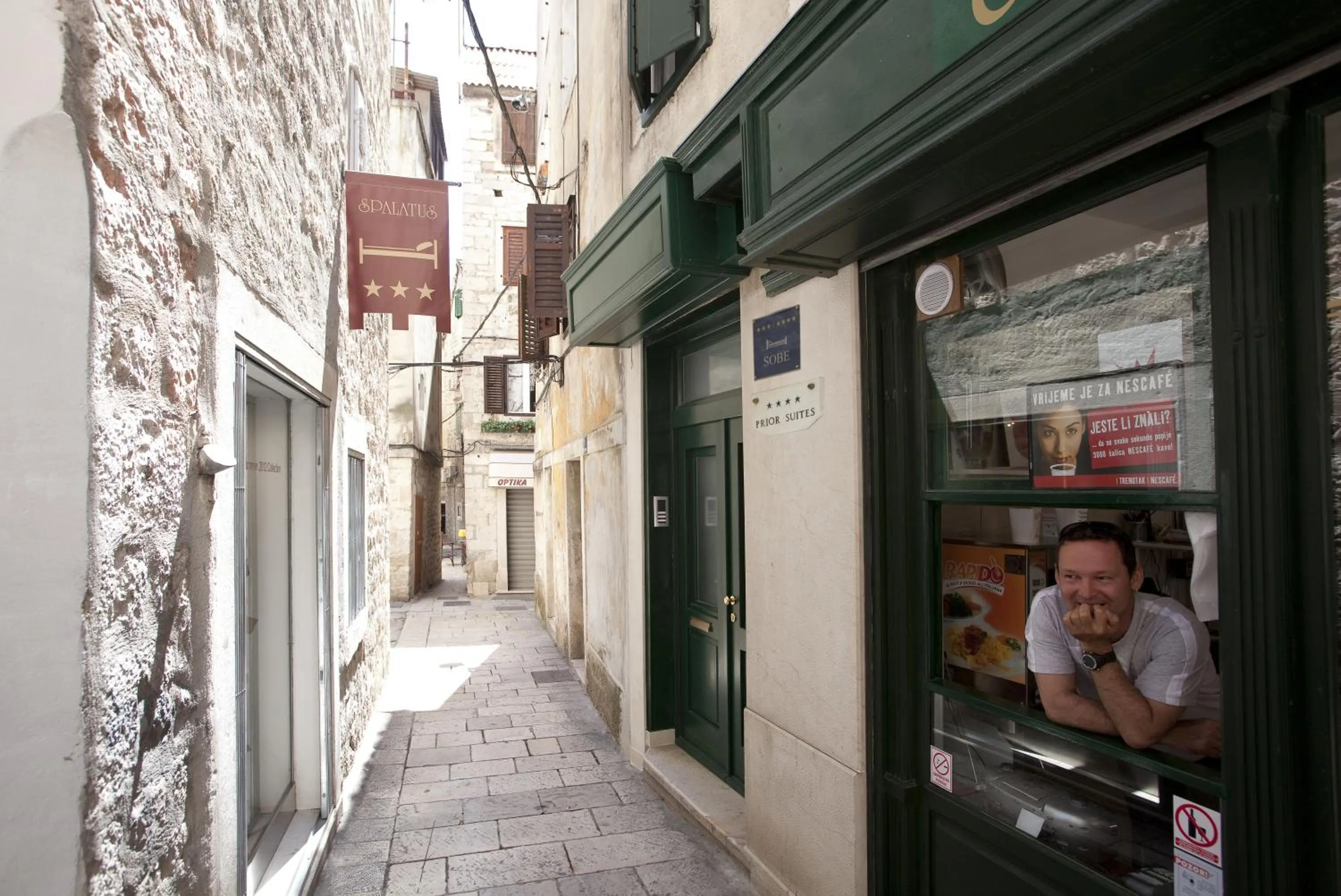 Facade/entrance in Prior Suites Split