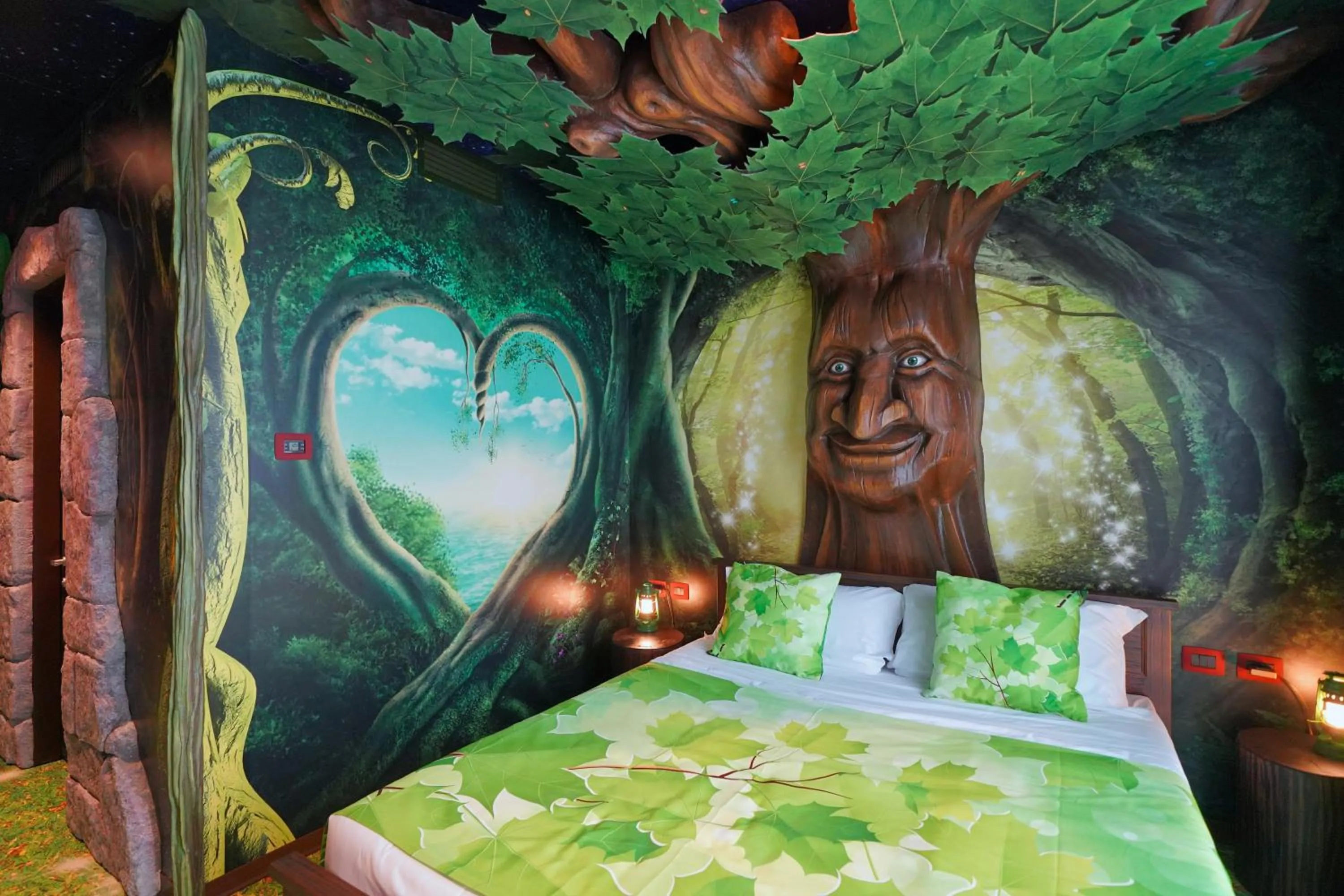 People, Bed in Gardaland Magic Hotel