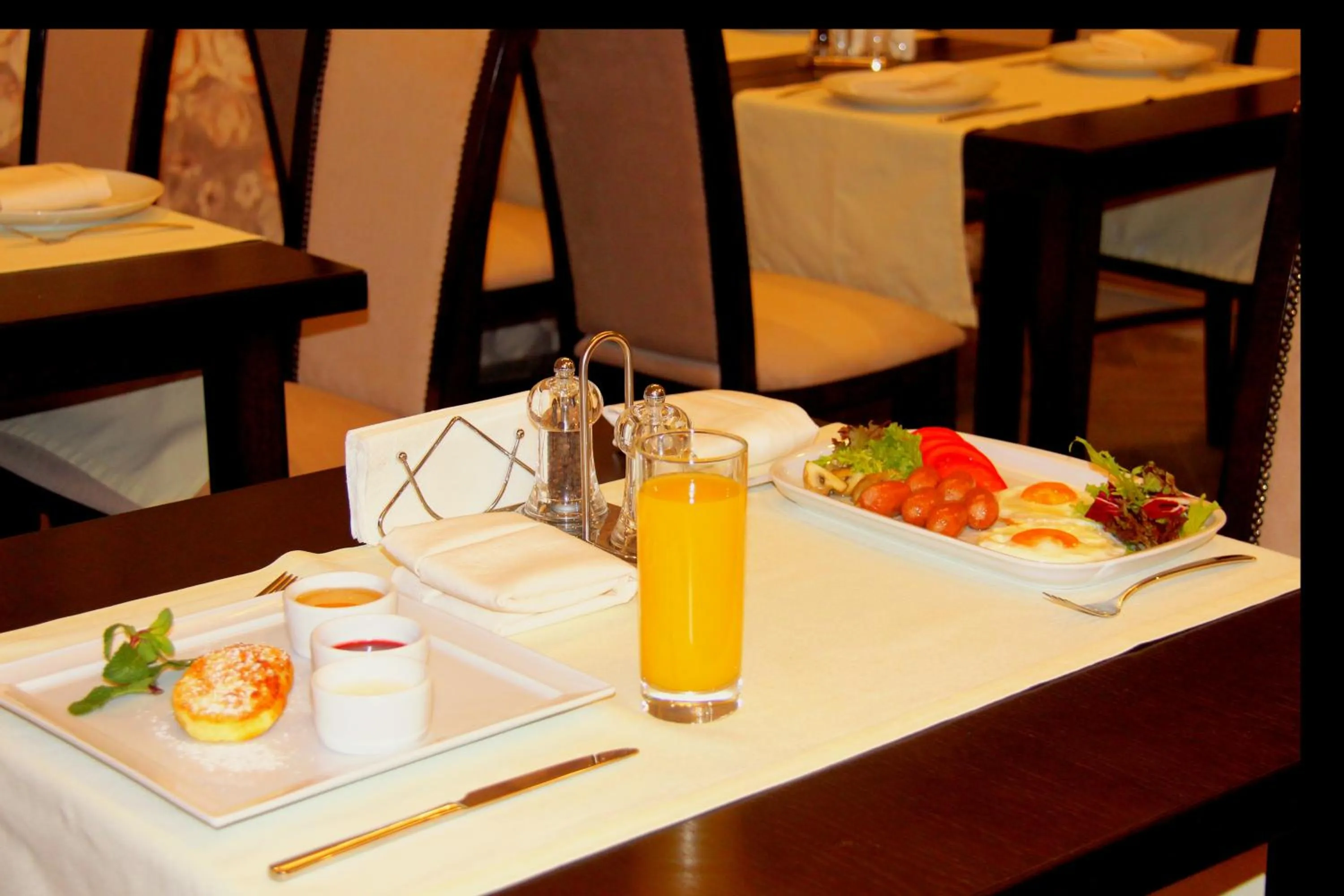 Restaurant/places to eat in West Park Hotel