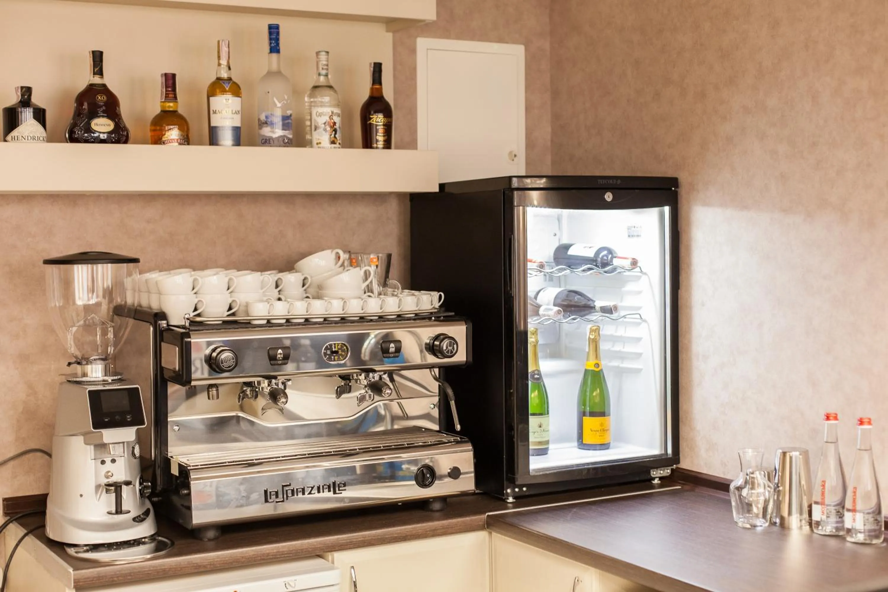 Restaurant/places to eat in West Park Hotel