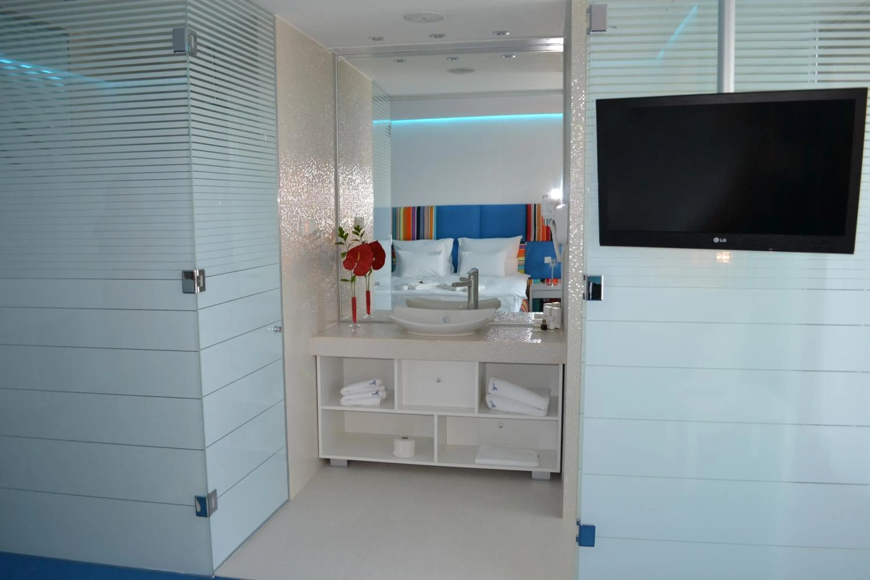 TV and multimedia in Marshal Garden Hotel