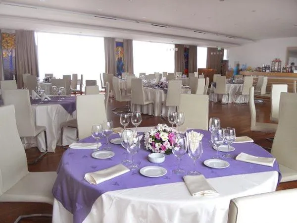 Restaurant/places to eat in Marshal Garden Hotel