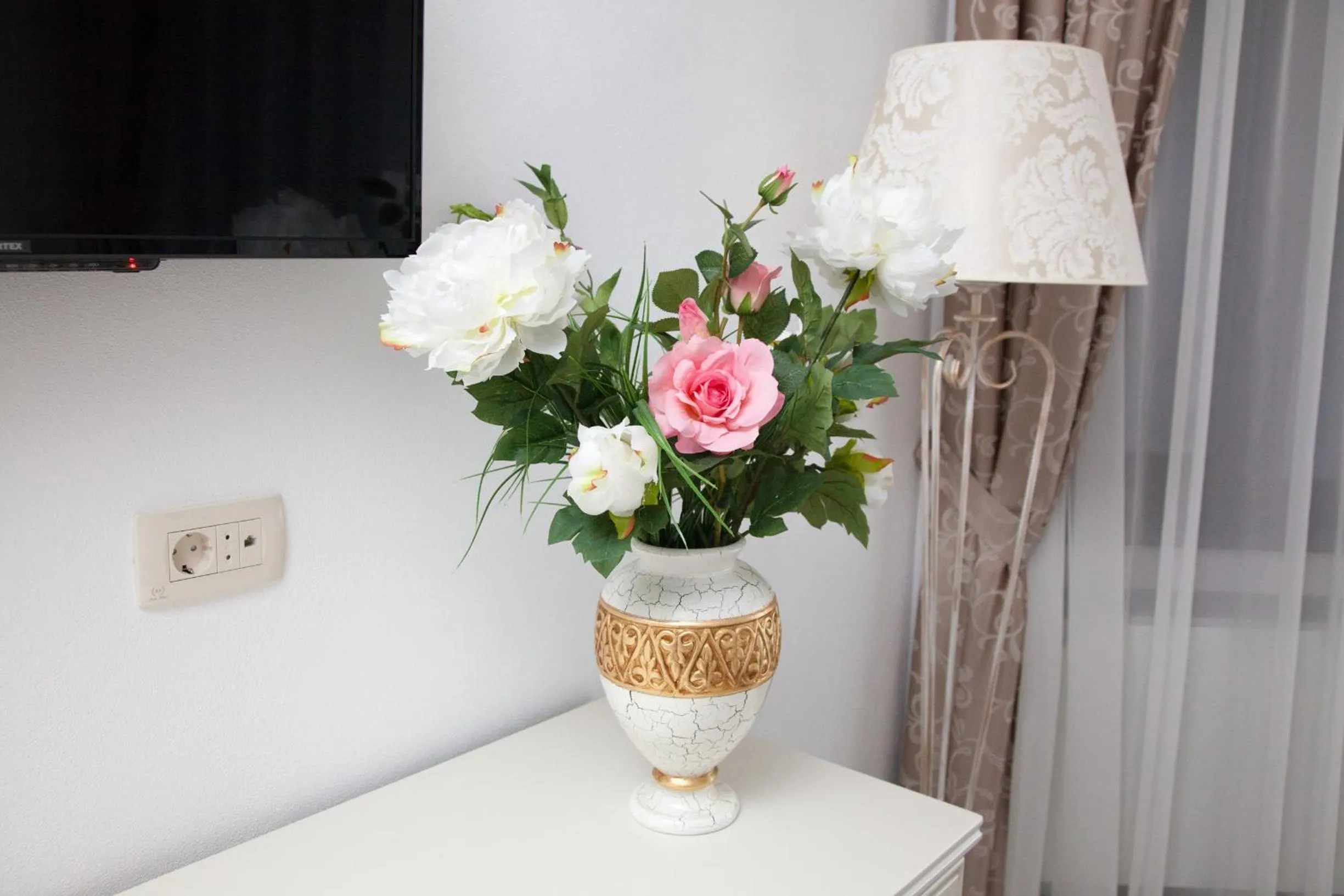 Decorative detail in Ave, Alba!