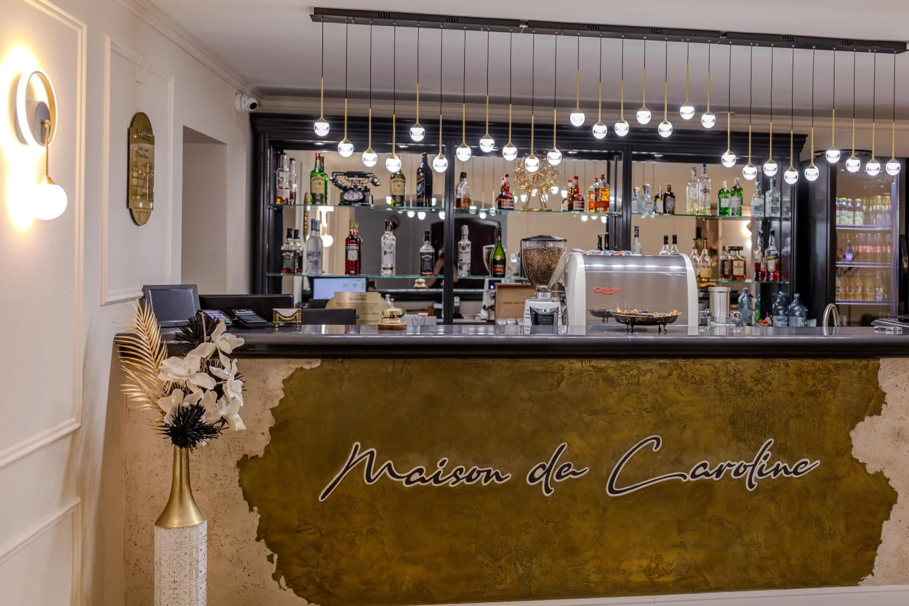 Lounge or bar in La Maison de Caroline