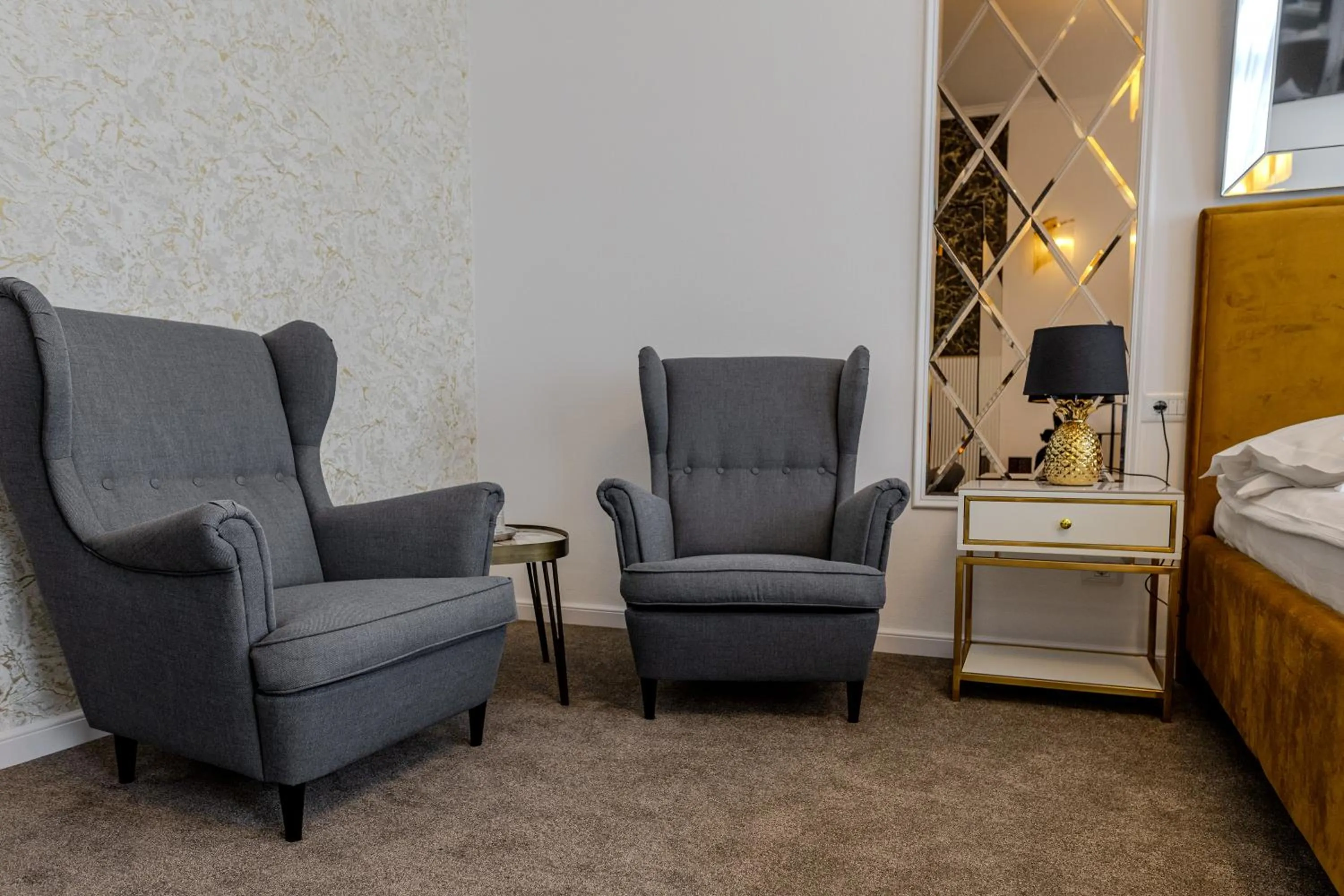 Seating area, Bed in La Maison de Caroline