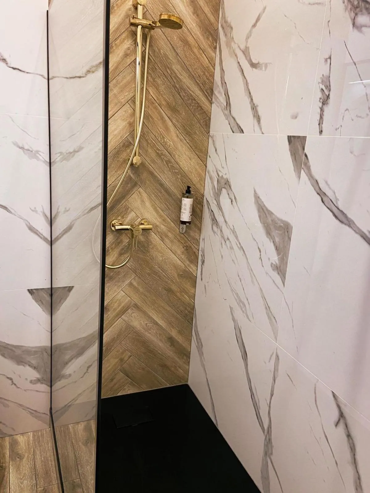 Shower in La Maison de Caroline