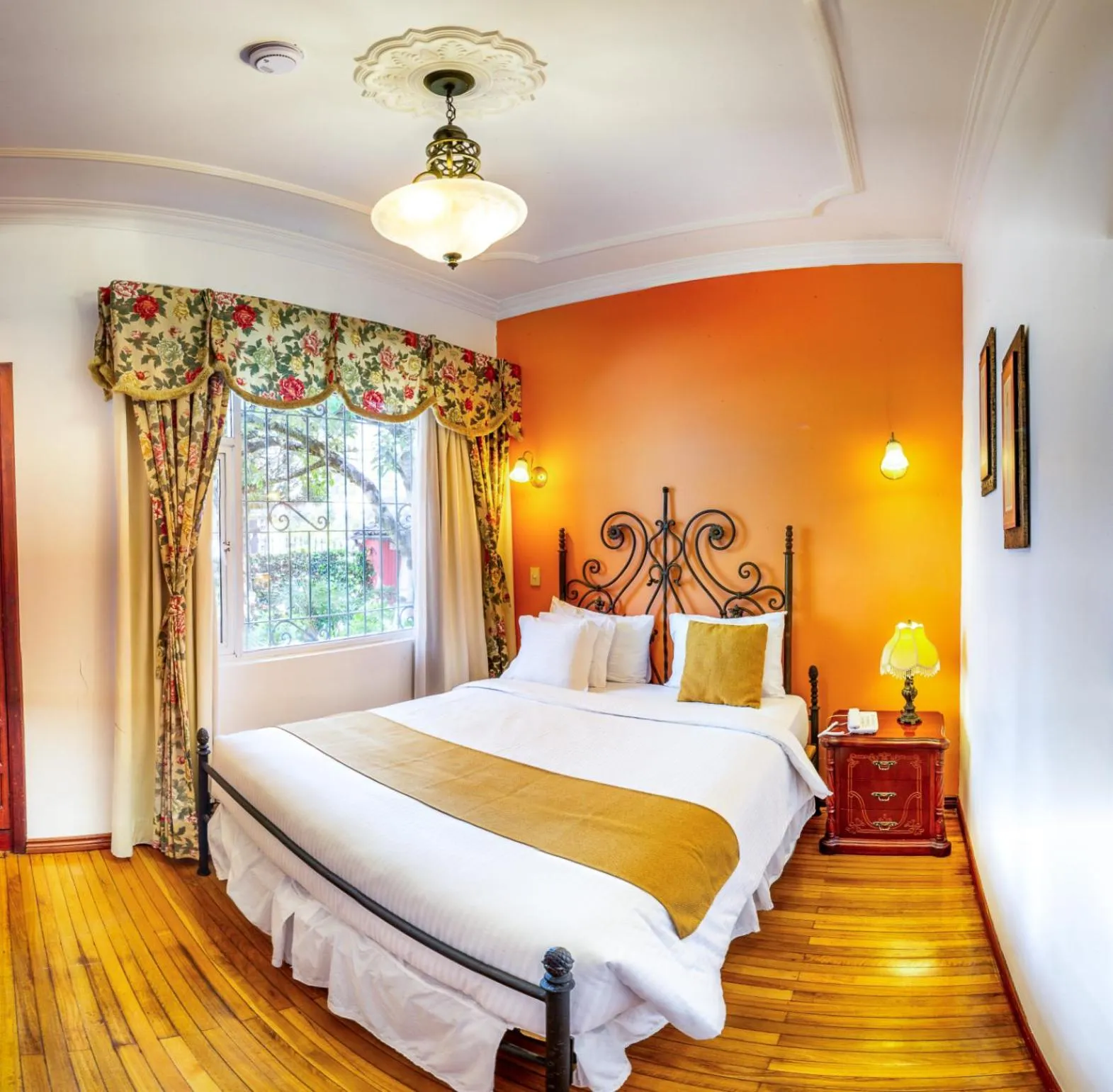 Bed in Casa Aliso Hotel Boutique