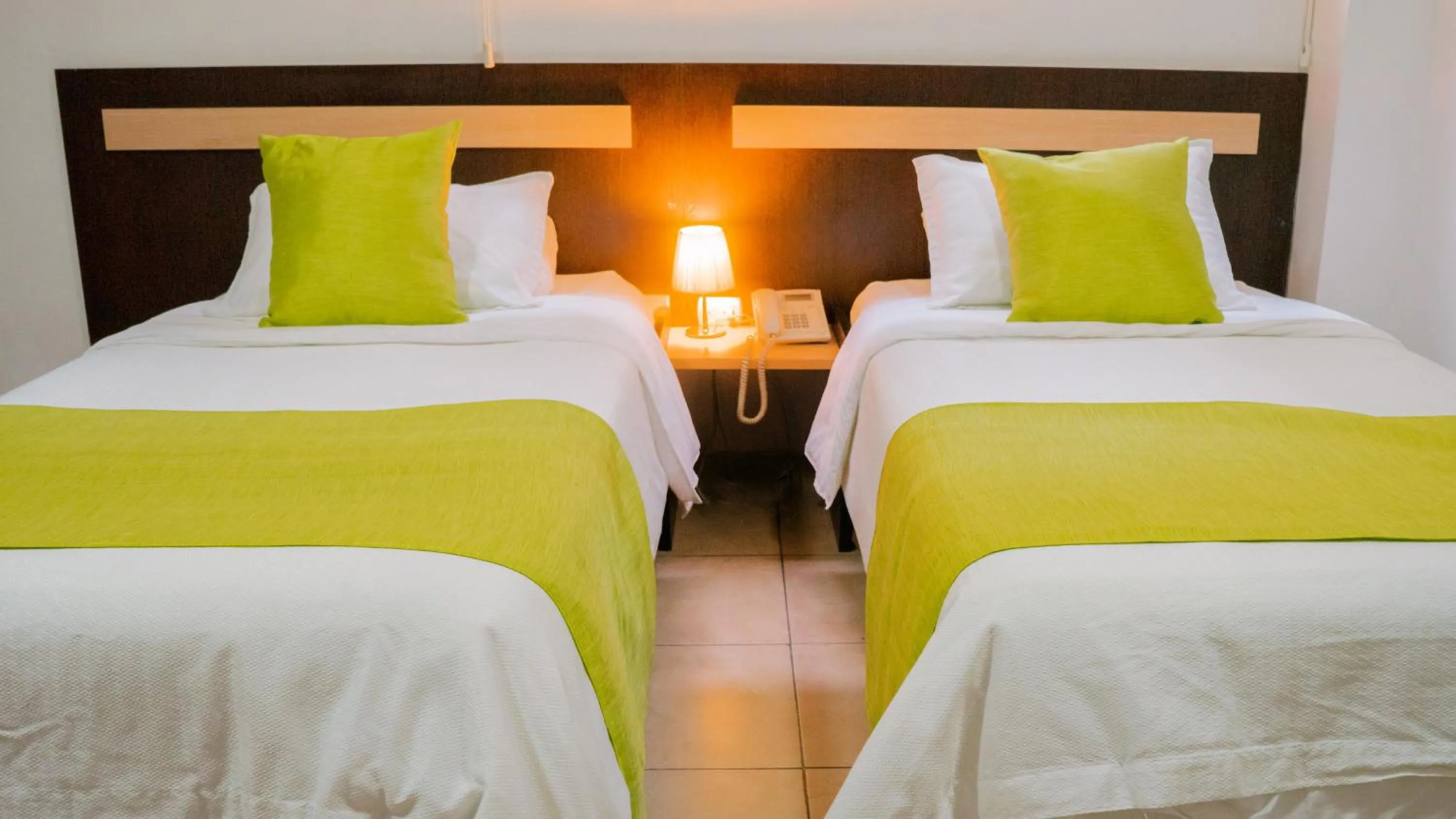 Bed in Hotel MC Suites - Confort cerca del Aeropuerto