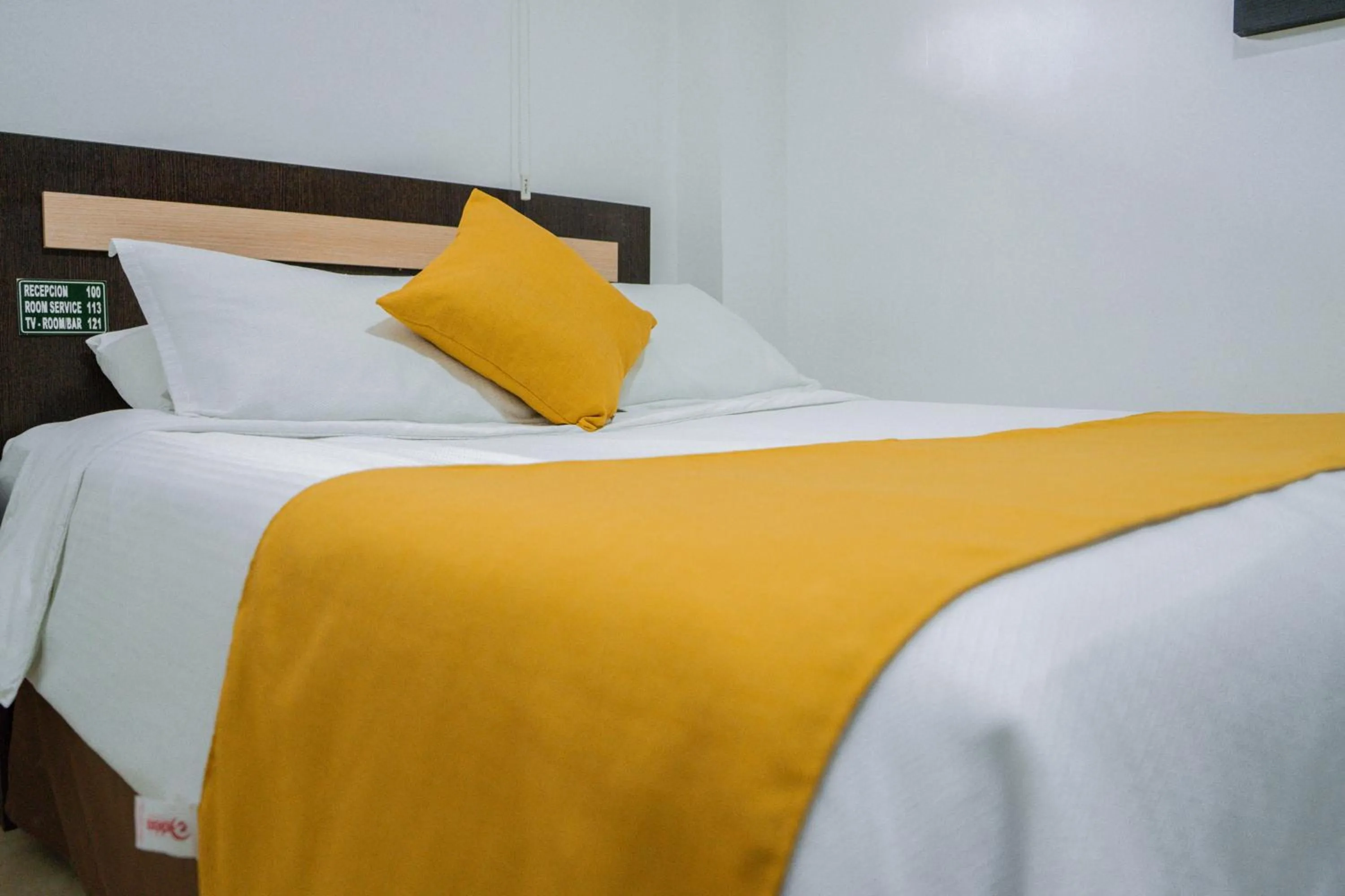 Bed in Hotel MC Suites - Confort cerca del Aeropuerto