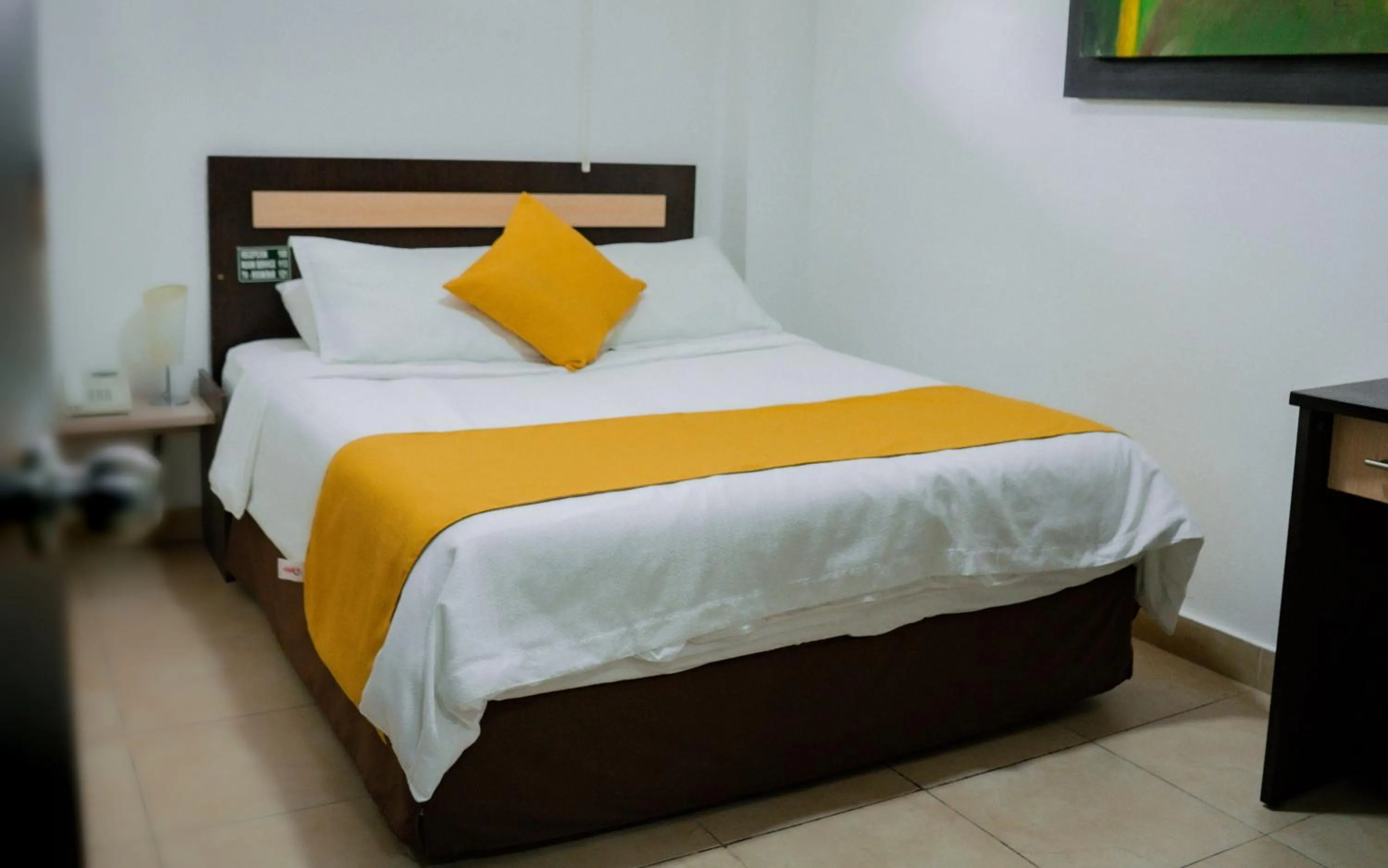 Bed in Hotel MC Suites - Confort cerca del Aeropuerto