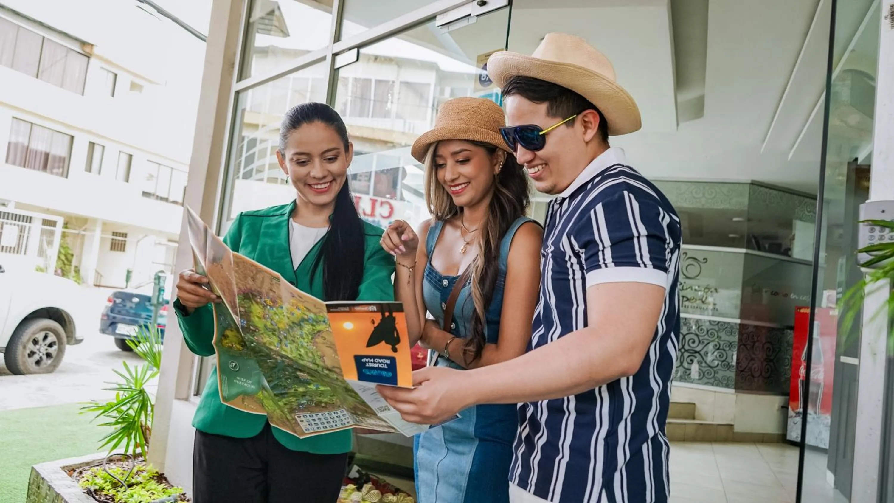 Staff in Hotel MC Suites - Confort cerca del Aeropuerto
