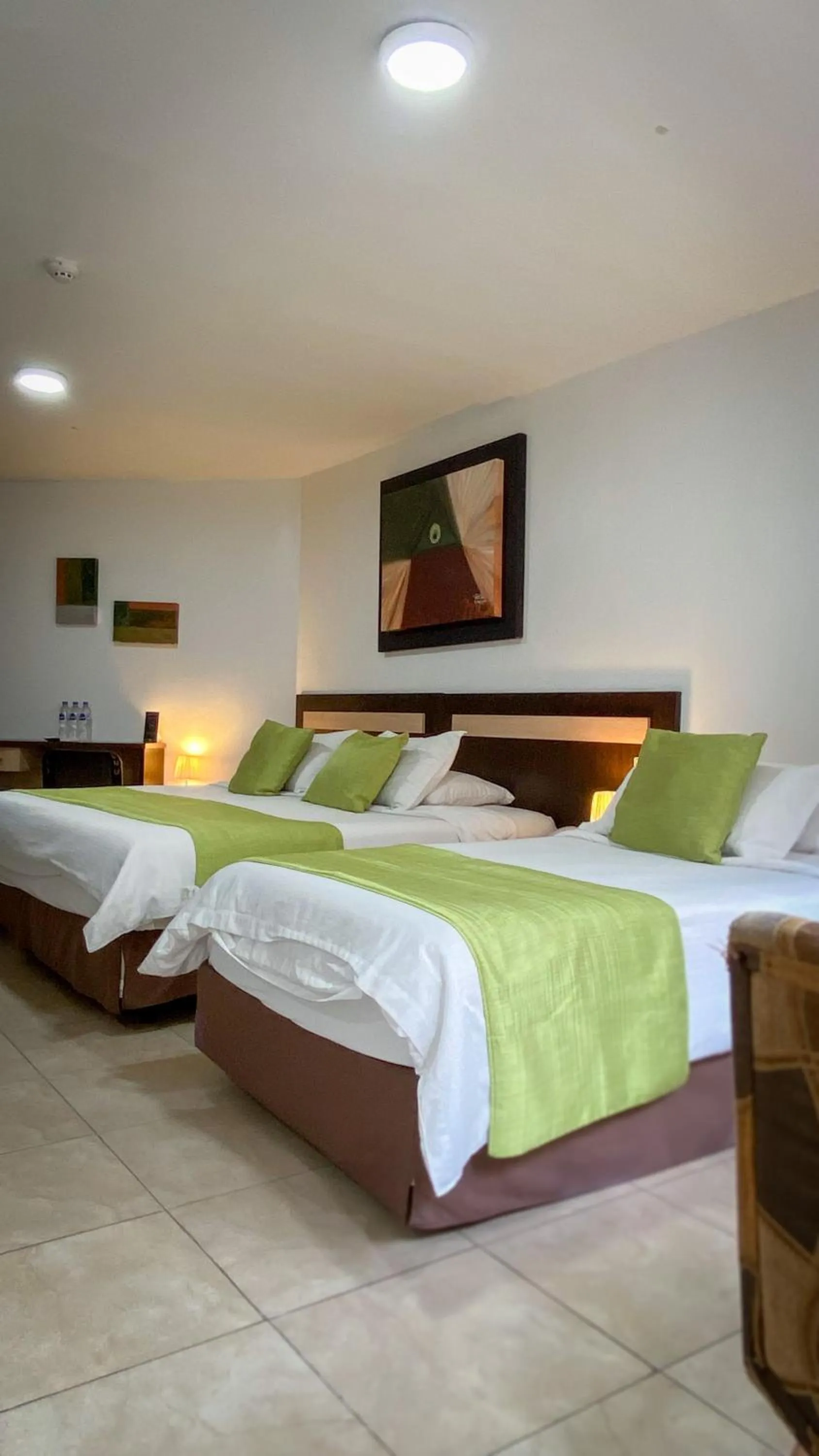 Bed in Hotel MC Suites - Confort cerca del Aeropuerto